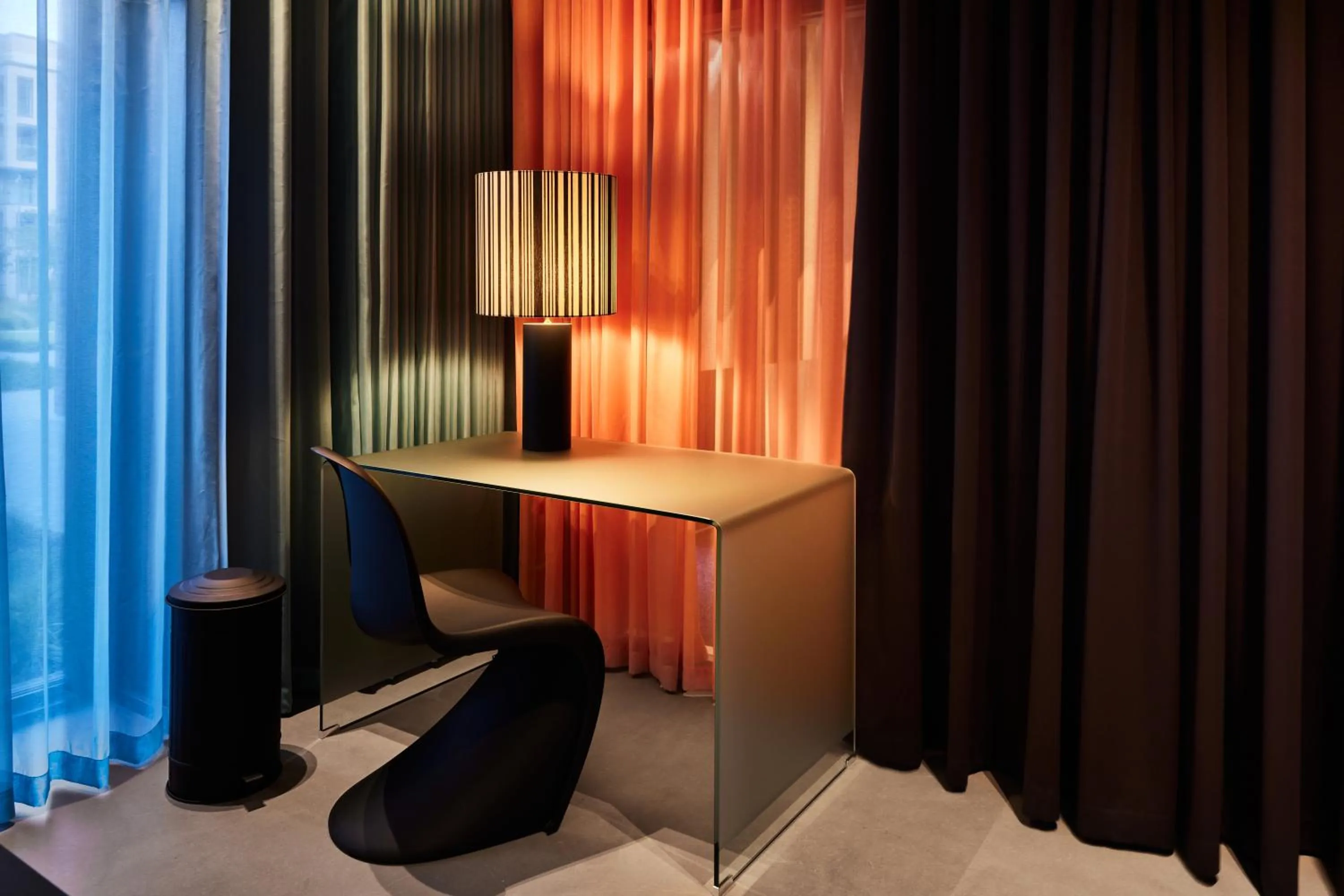 Seating area in Kirk Suites