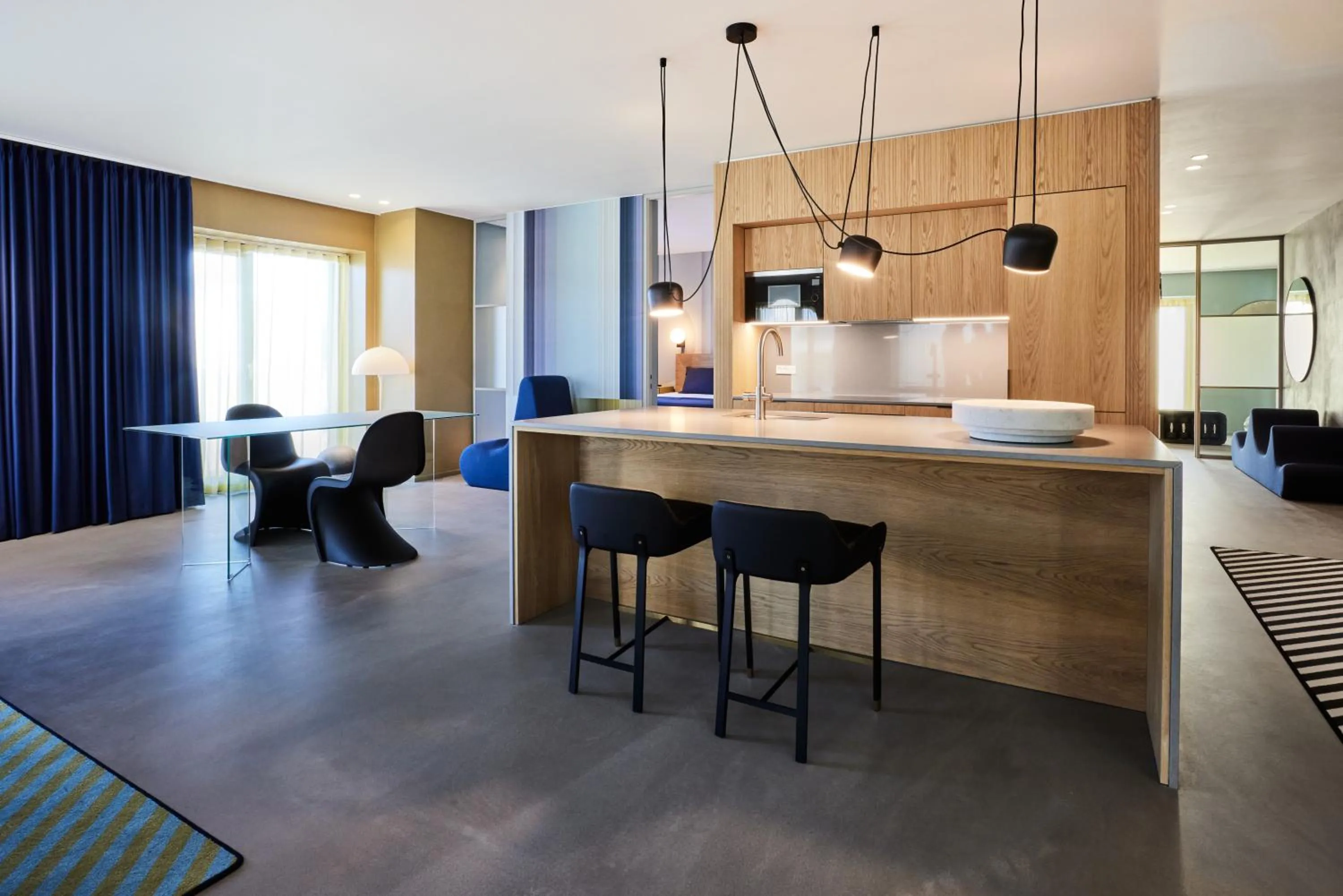 Kitchen or kitchenette in Kirk Suites