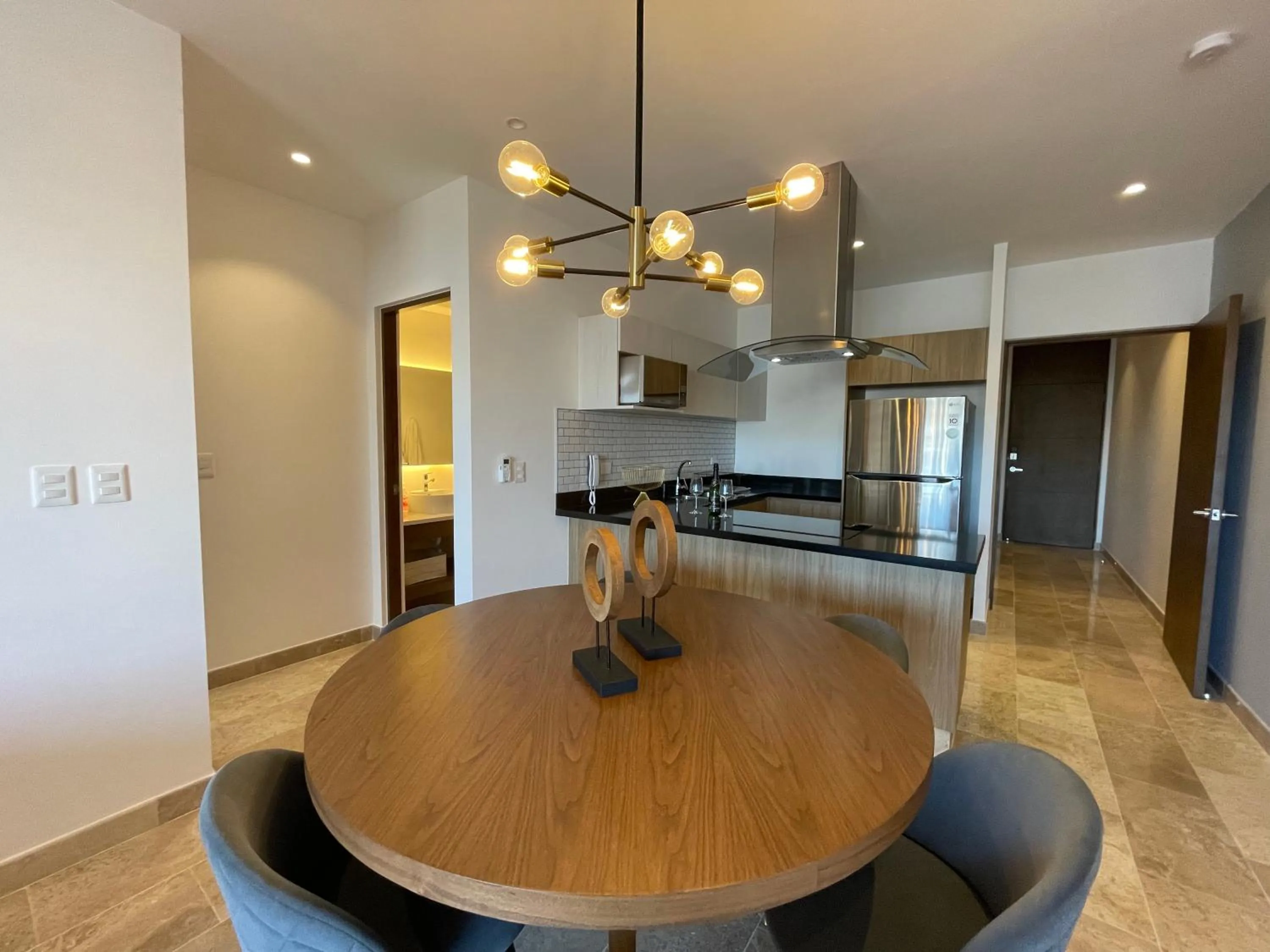 Dining area in New & Equipped Apartment Steps From The Beach With Pool Jacuzzi By Yeah