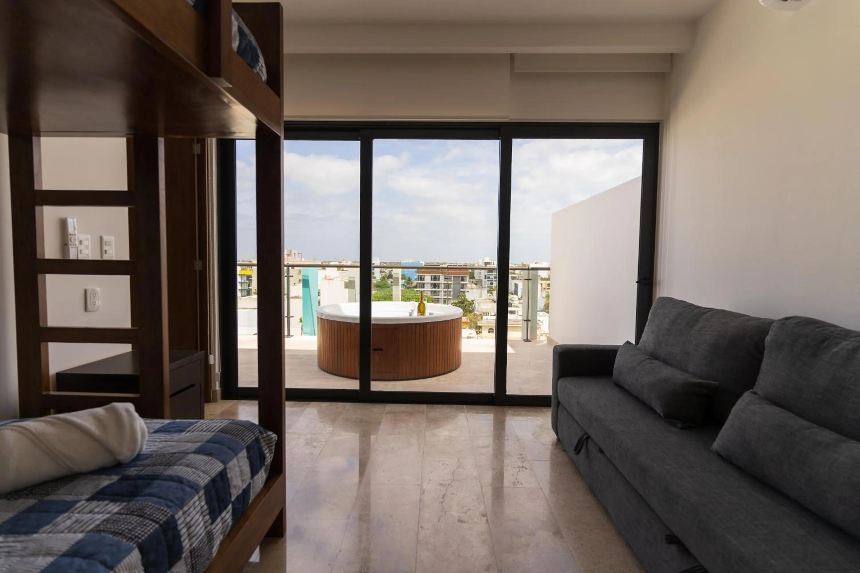 Hot Tub in New & Equipped Apartment Steps From The Beach With Pool Jacuzzi By Yeah