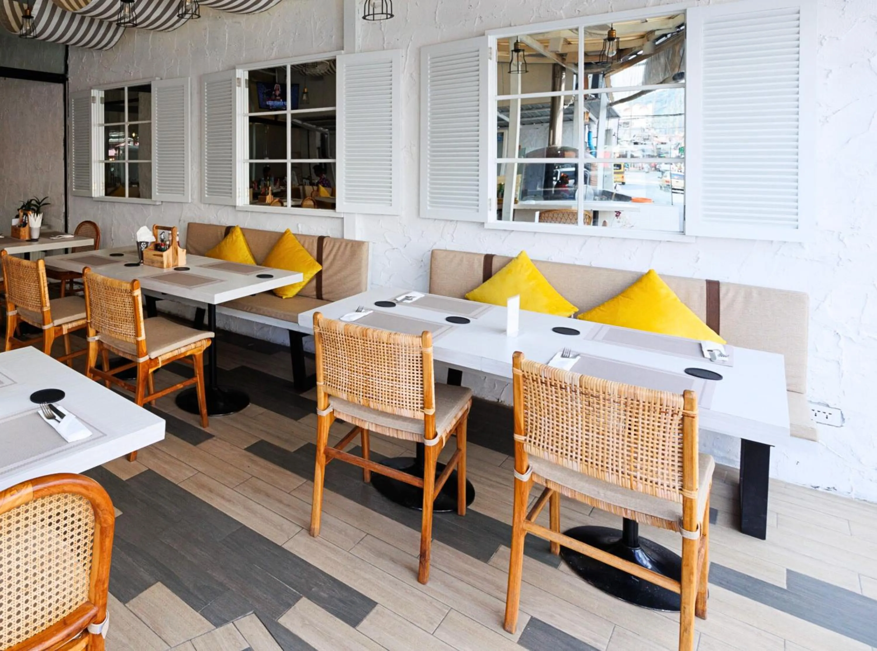 Restaurant/places to eat in La Vista Patong Hotel