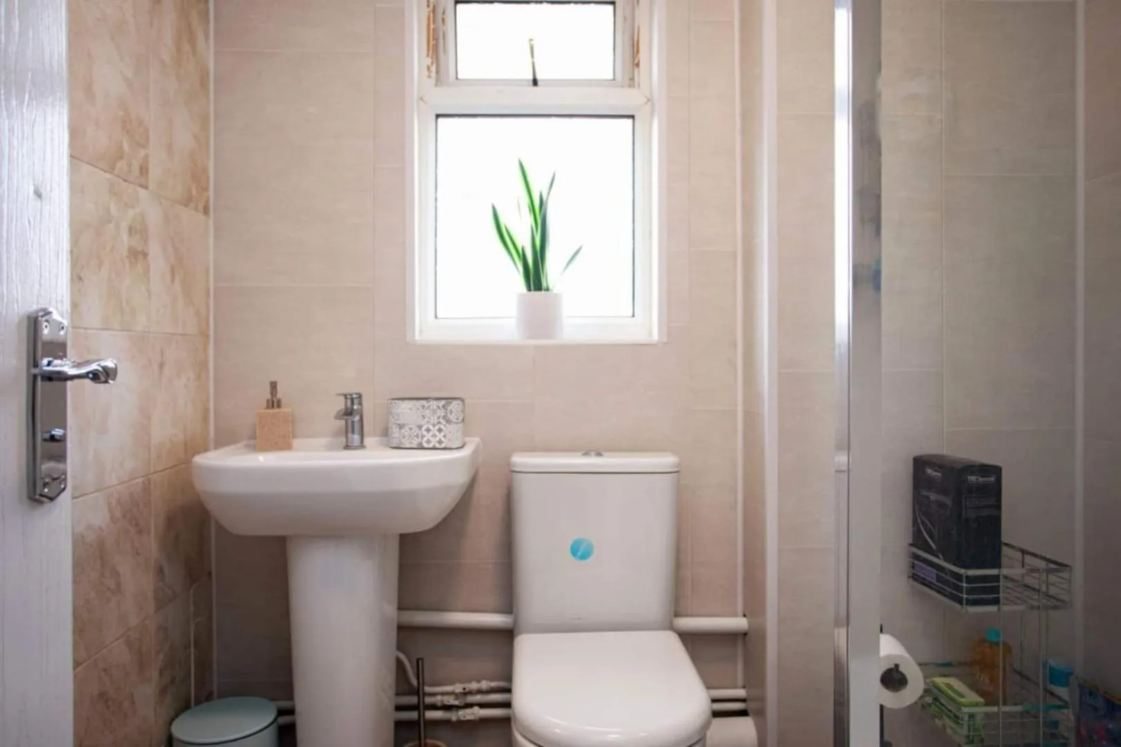 Cozy 3-Bedroom Home in Luton