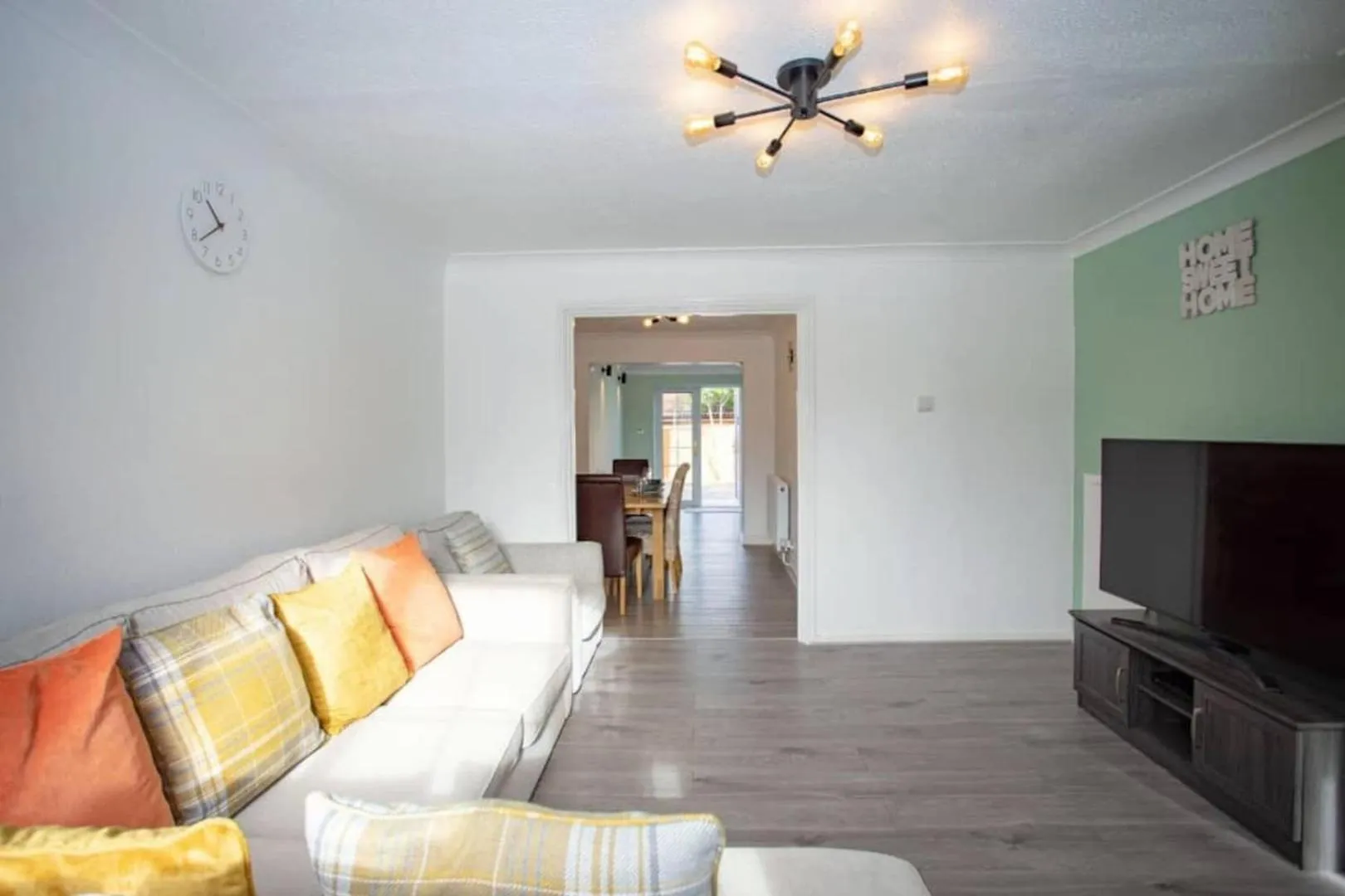 Cozy 3-Bedroom Home in Luton