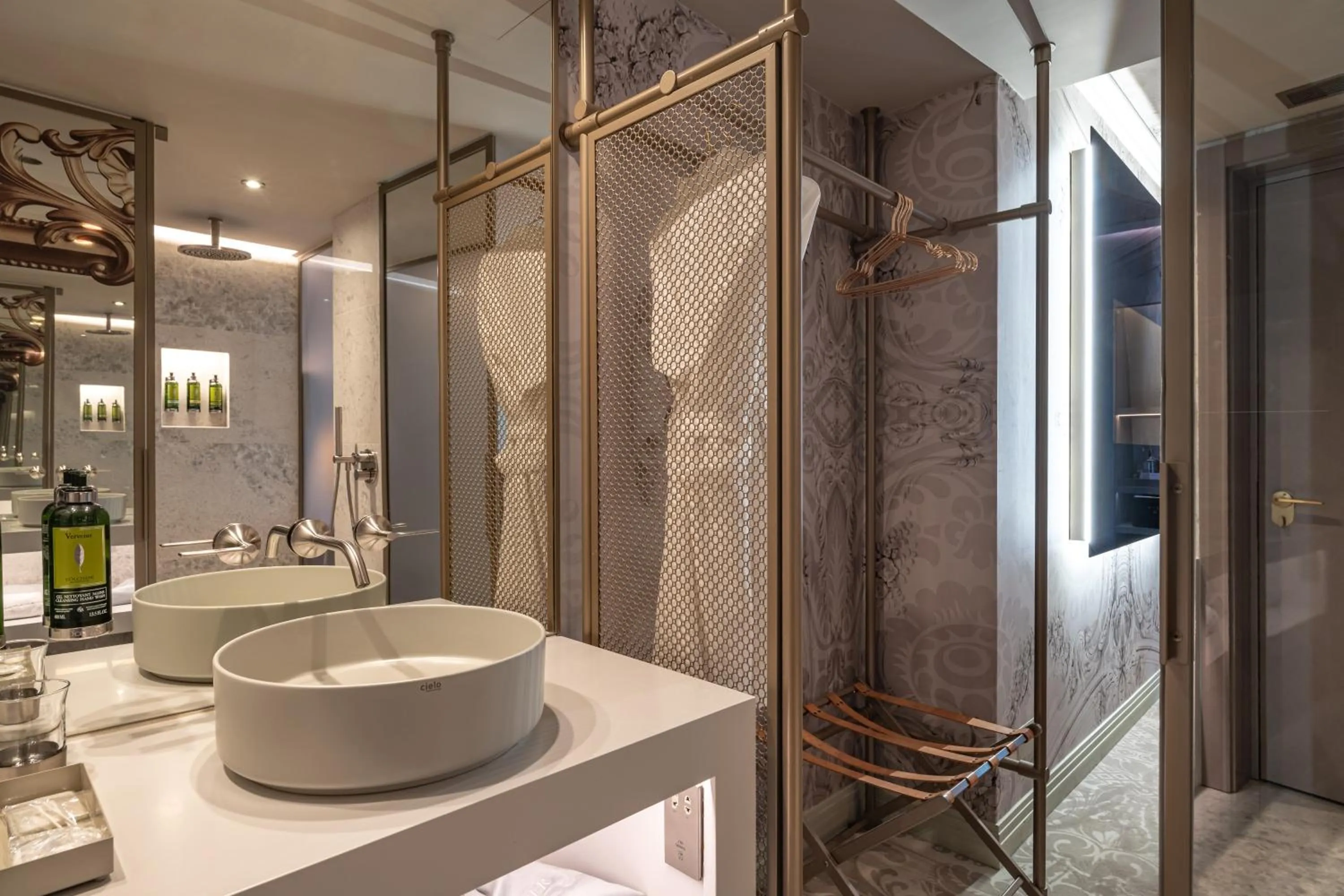 Shower in Dos Reis by The Beautique Hotels