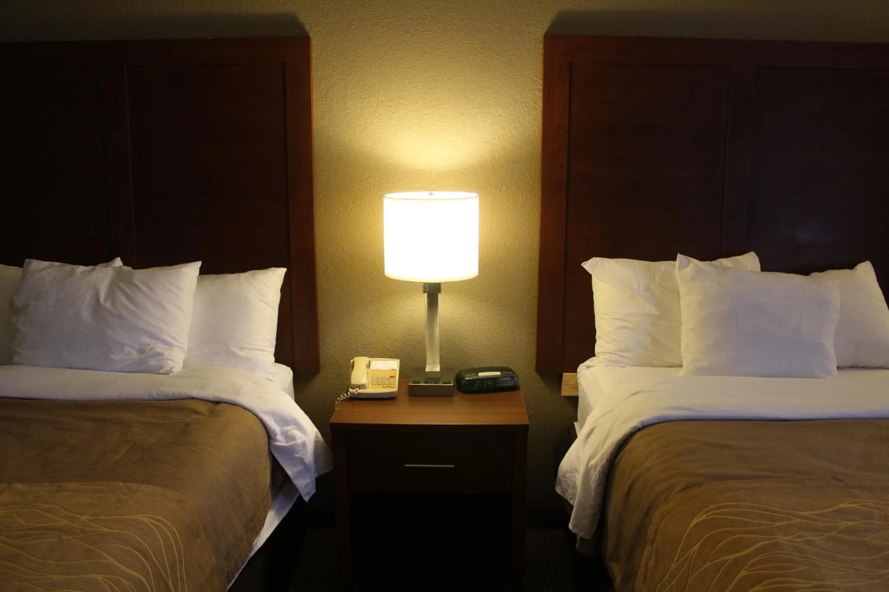 Bed in Bristol Arcadia Inn