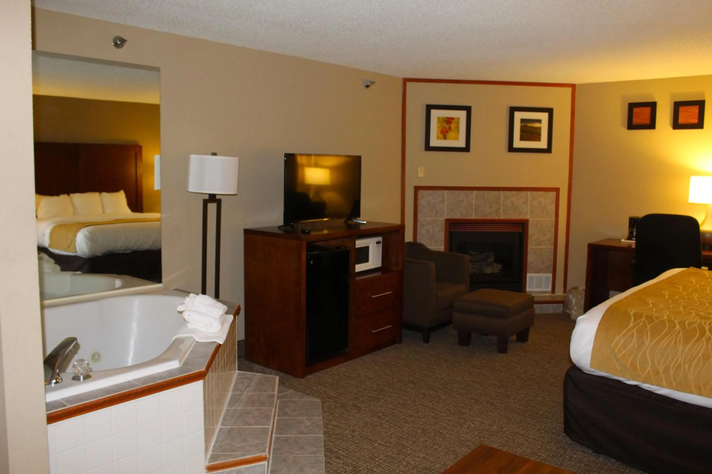 Bed in Bristol Arcadia Inn