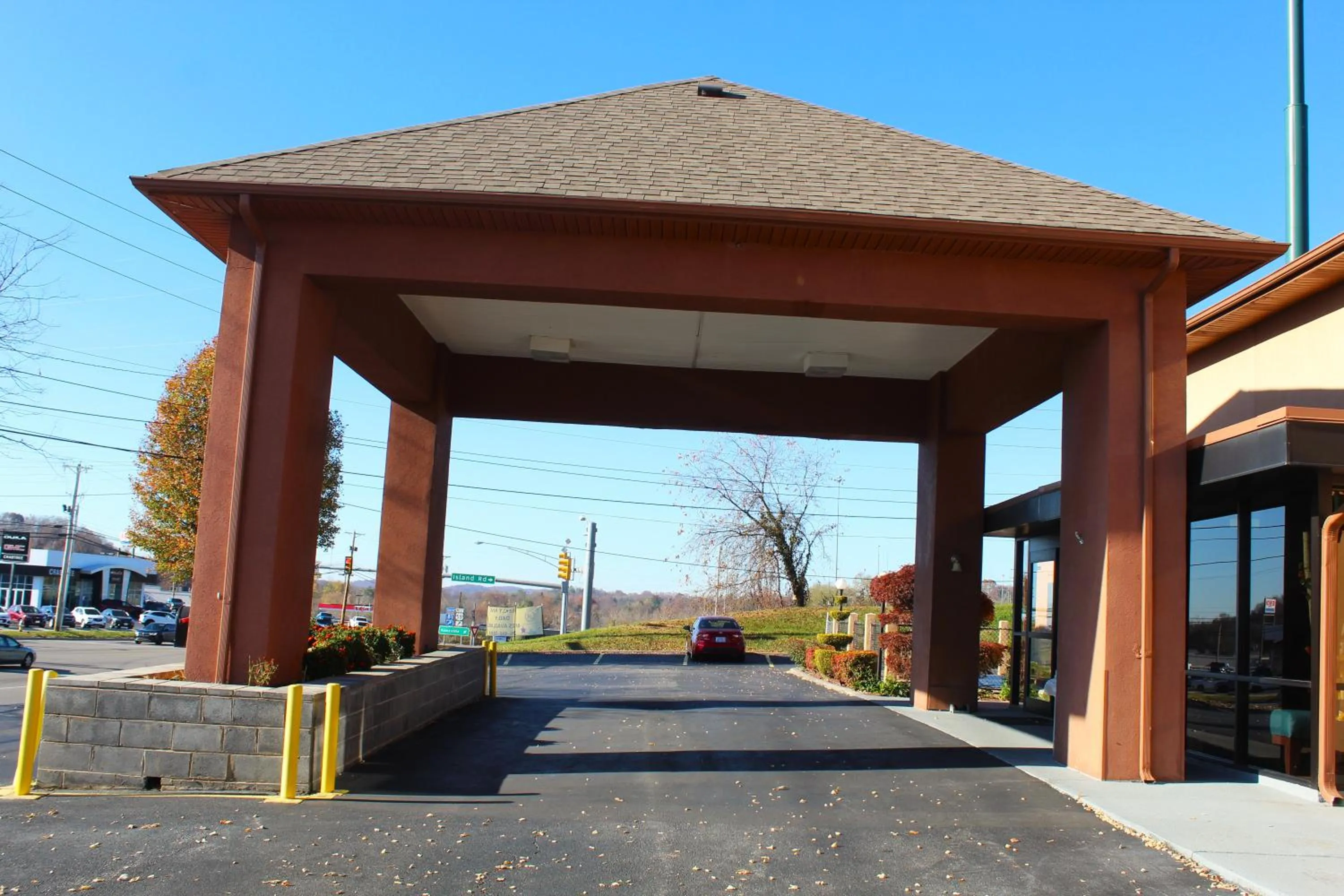 Property building in Bristol Arcadia Inn