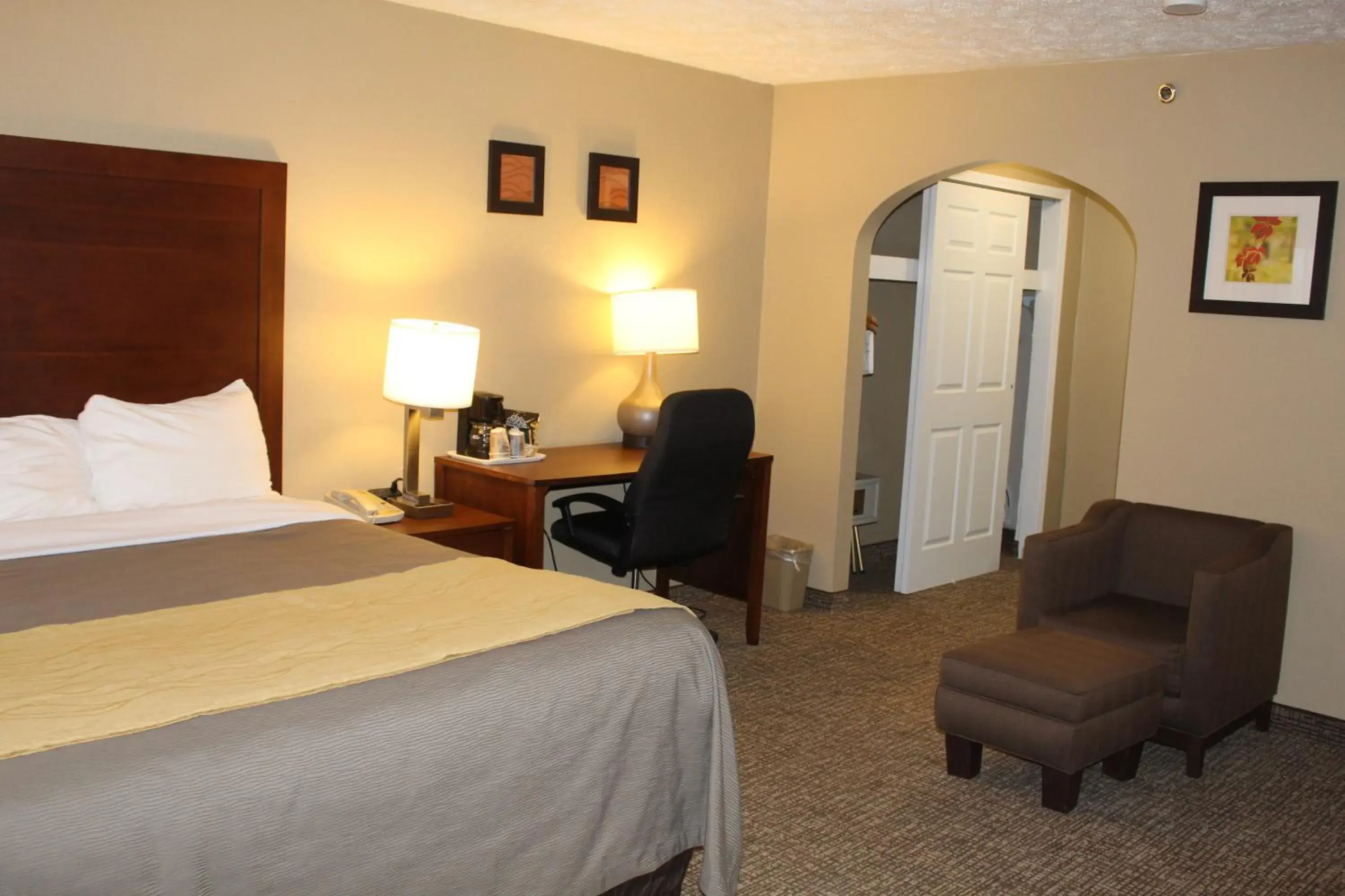 King Studio with Sofa Bed in Bristol Arcadia Inn King Studio with Sofa Bed in Bristol Arcadia Inn