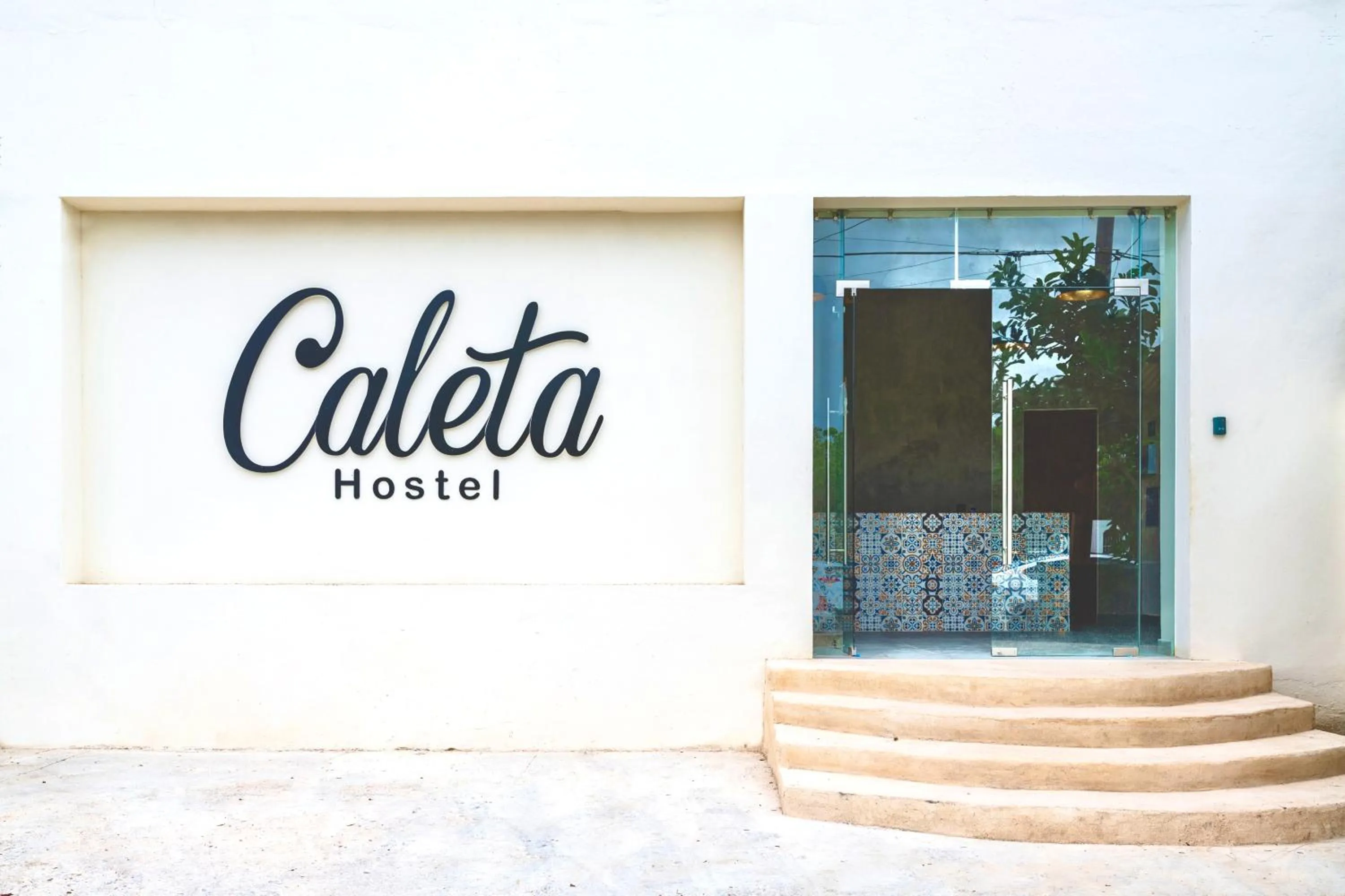 Facade/entrance in Caleta Hostel Rooftop & Pool