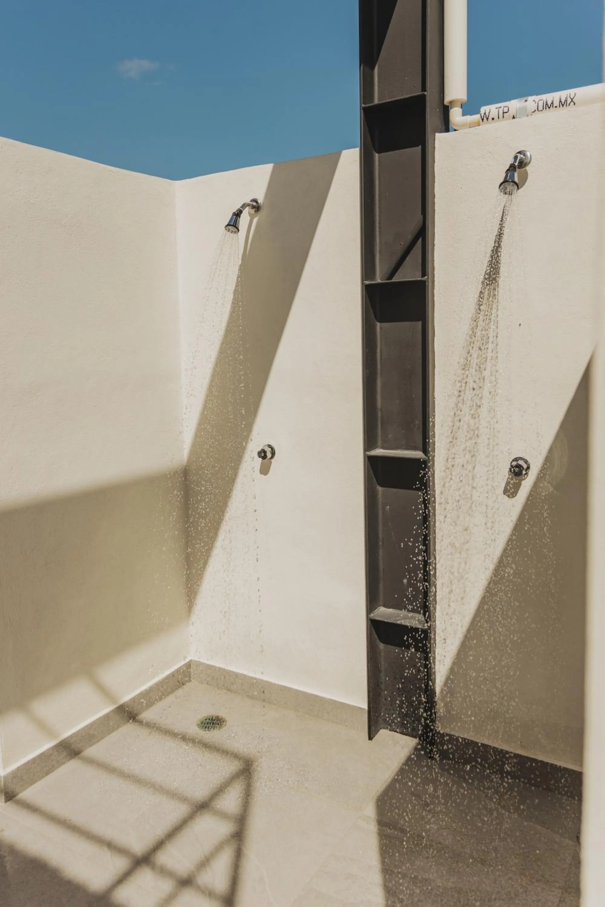 Day in Caleta Hostel Rooftop & Pool