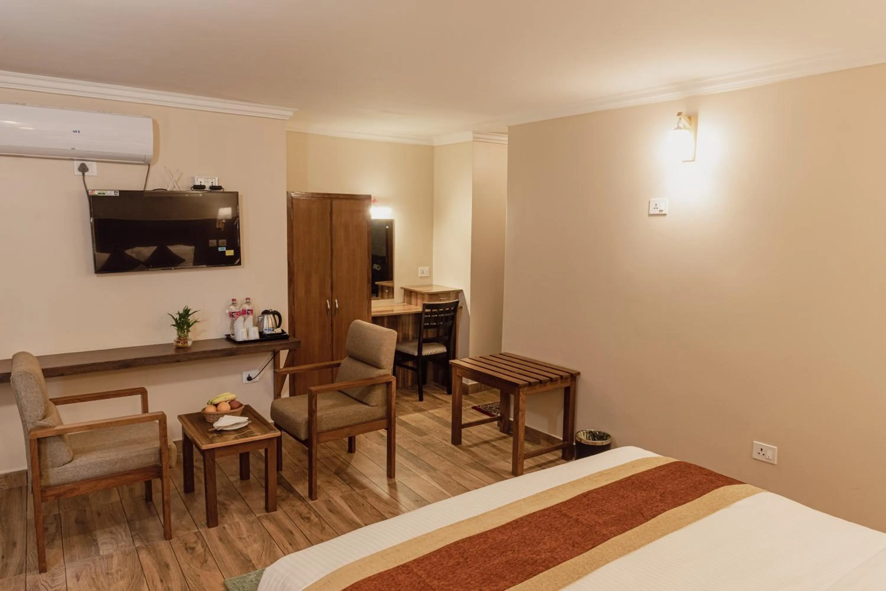 TV and multimedia, Bed in Hotel Fewa Camp