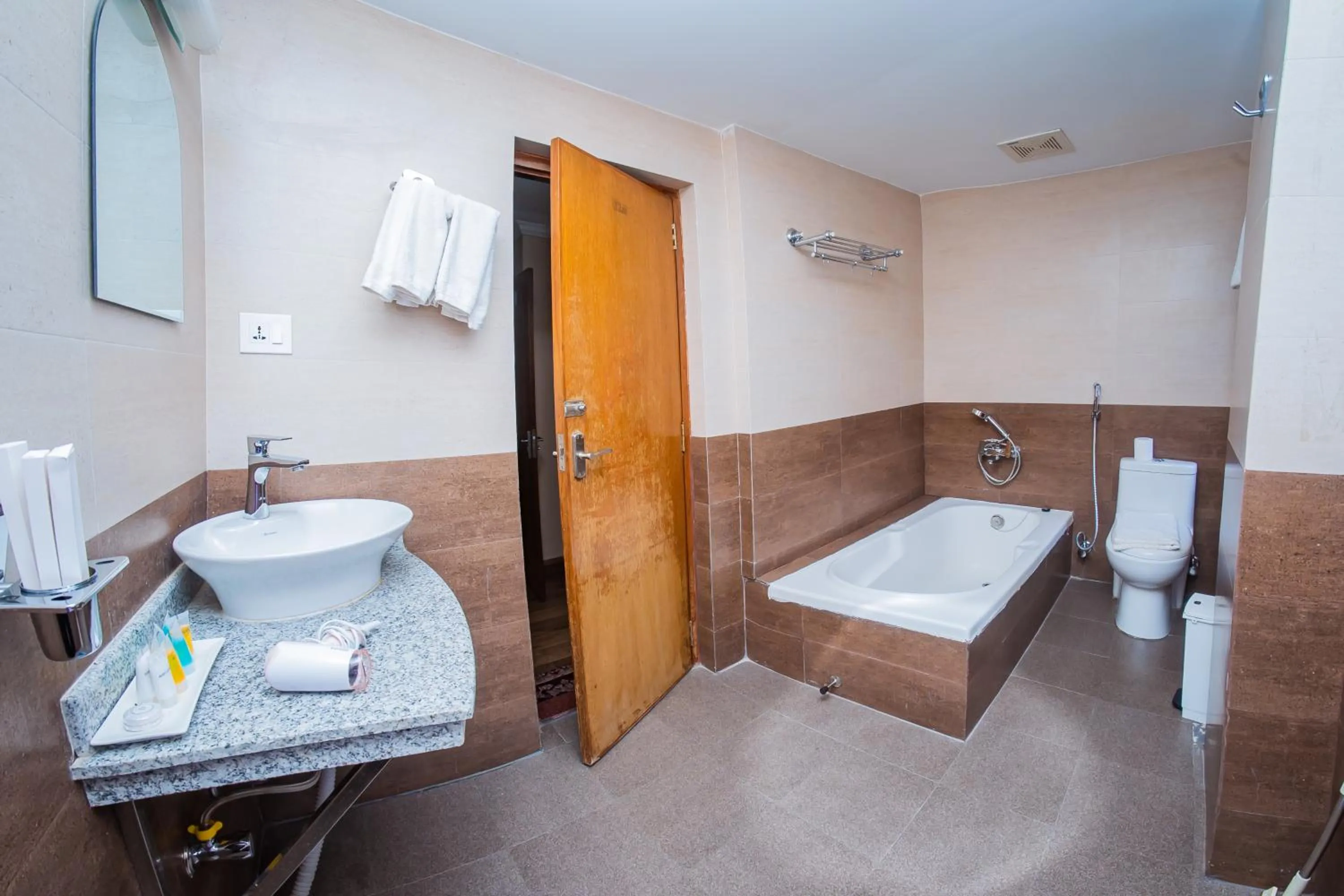 Toilet in Hotel Fewa Camp