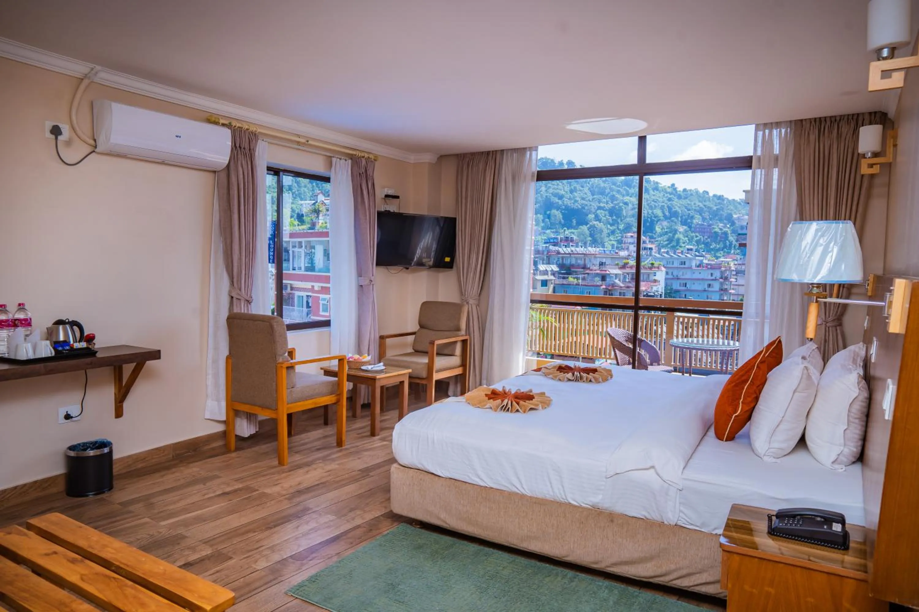 TV and multimedia, Bed in Hotel Fewa Camp