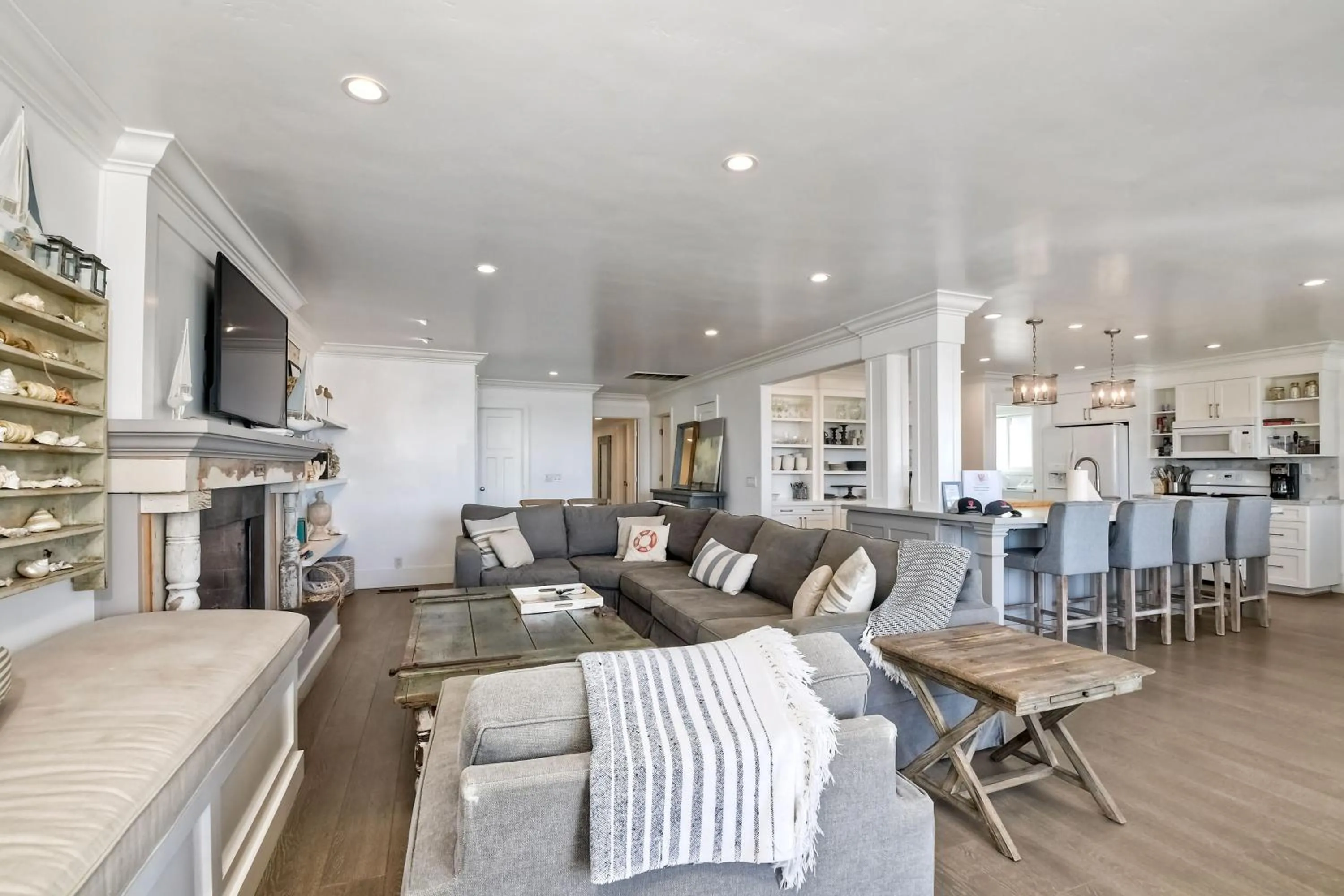 Luxury Ocean Views & Steps To The Sand - Tower 36 Lower Condo Unit