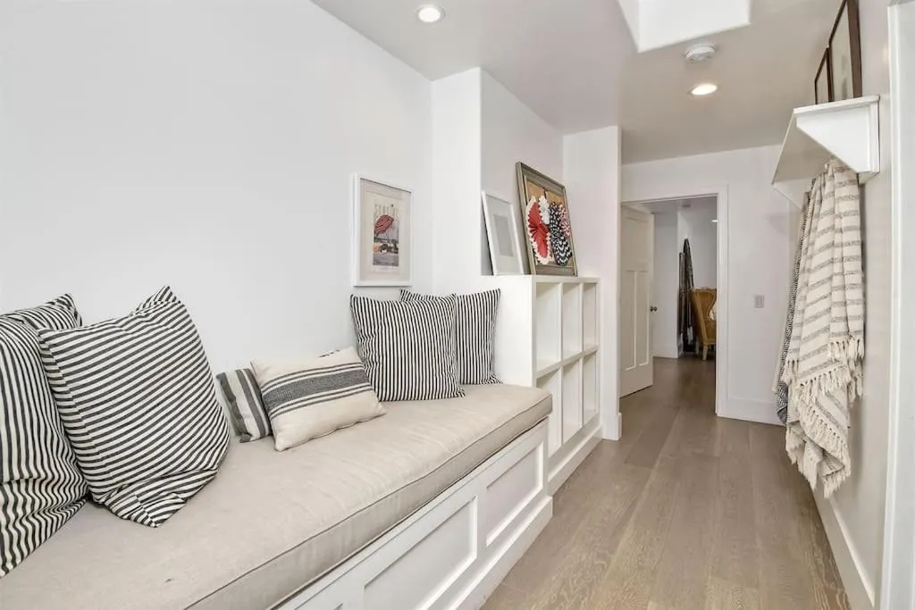 Bed in Luxury Ocean Views & Steps To The Sand - Tower 36 Upper Condo Unit