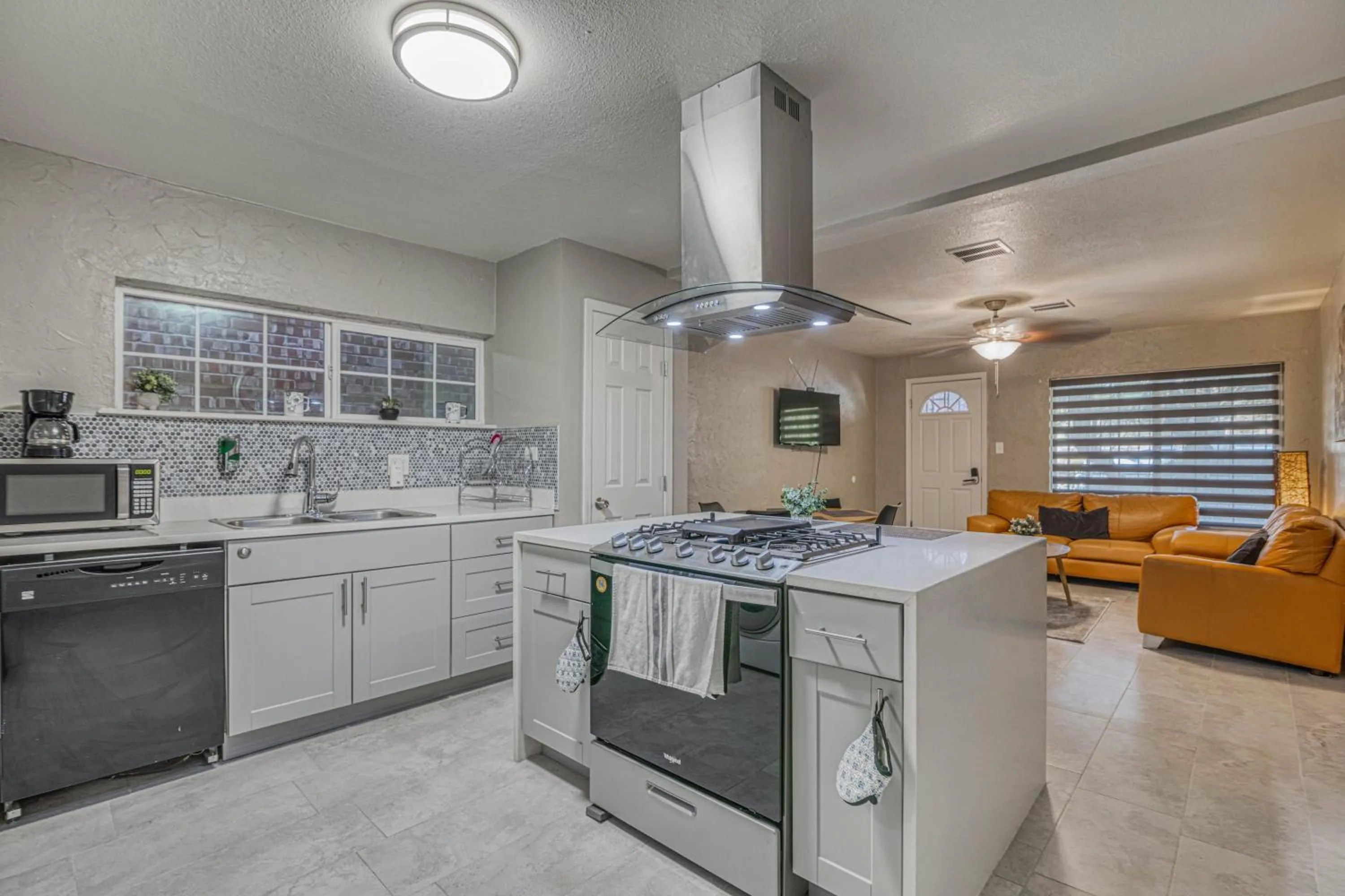 Kitchen or kitchenette in Close to All, Restfull, Cozy Duplex B in Downtown, UTEP, Hospitals