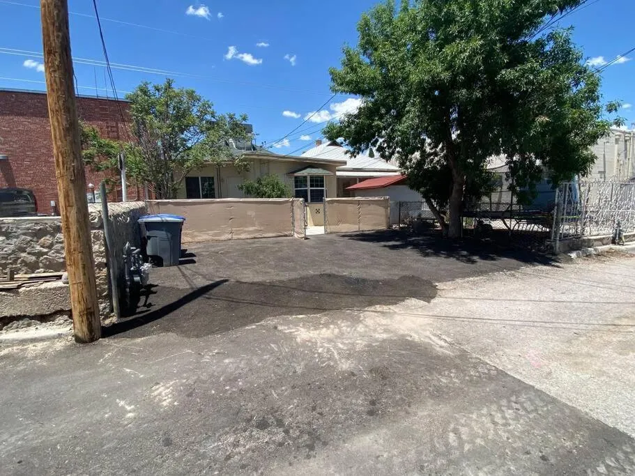 Parking in Close to All, Restfull, Cozy Duplex B in Downtown, UTEP, Hospitals