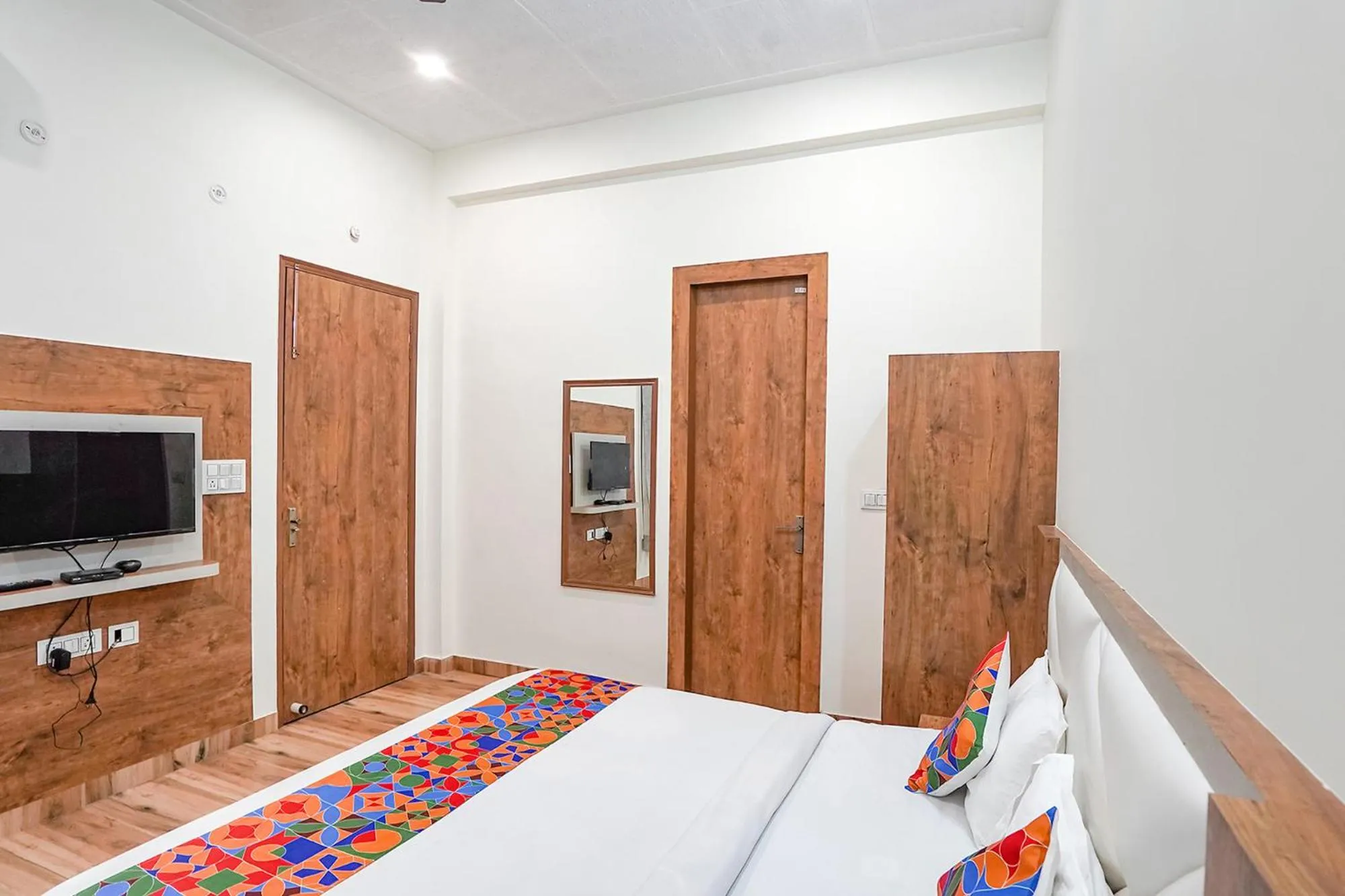 Bed in FabHotel Sirtaj Suits