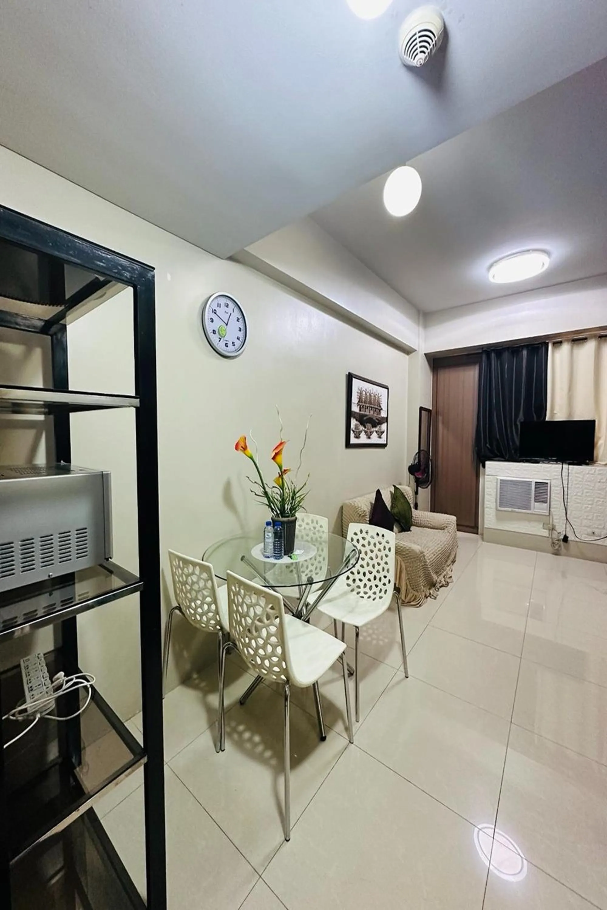 Seating area in Del's Condotel across NAIA Terminal 3