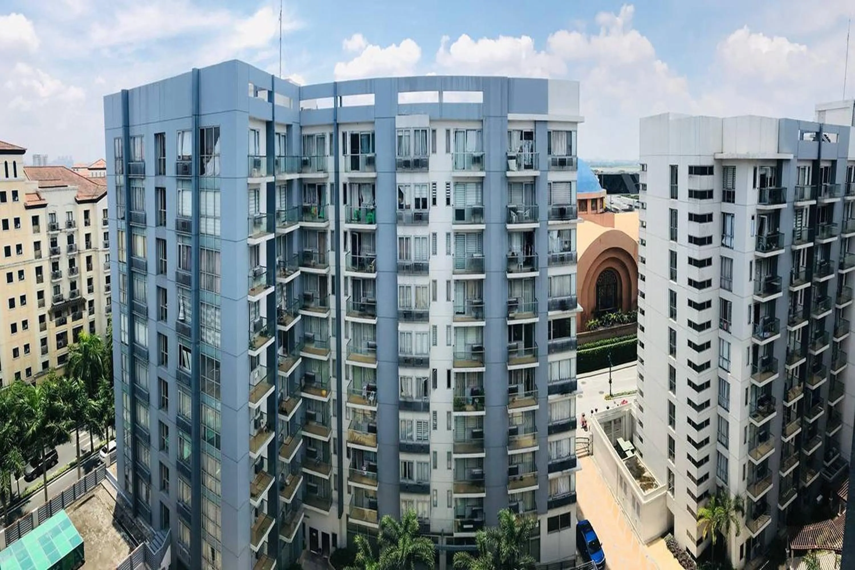 Property building in Del's Condotel across NAIA Terminal 3