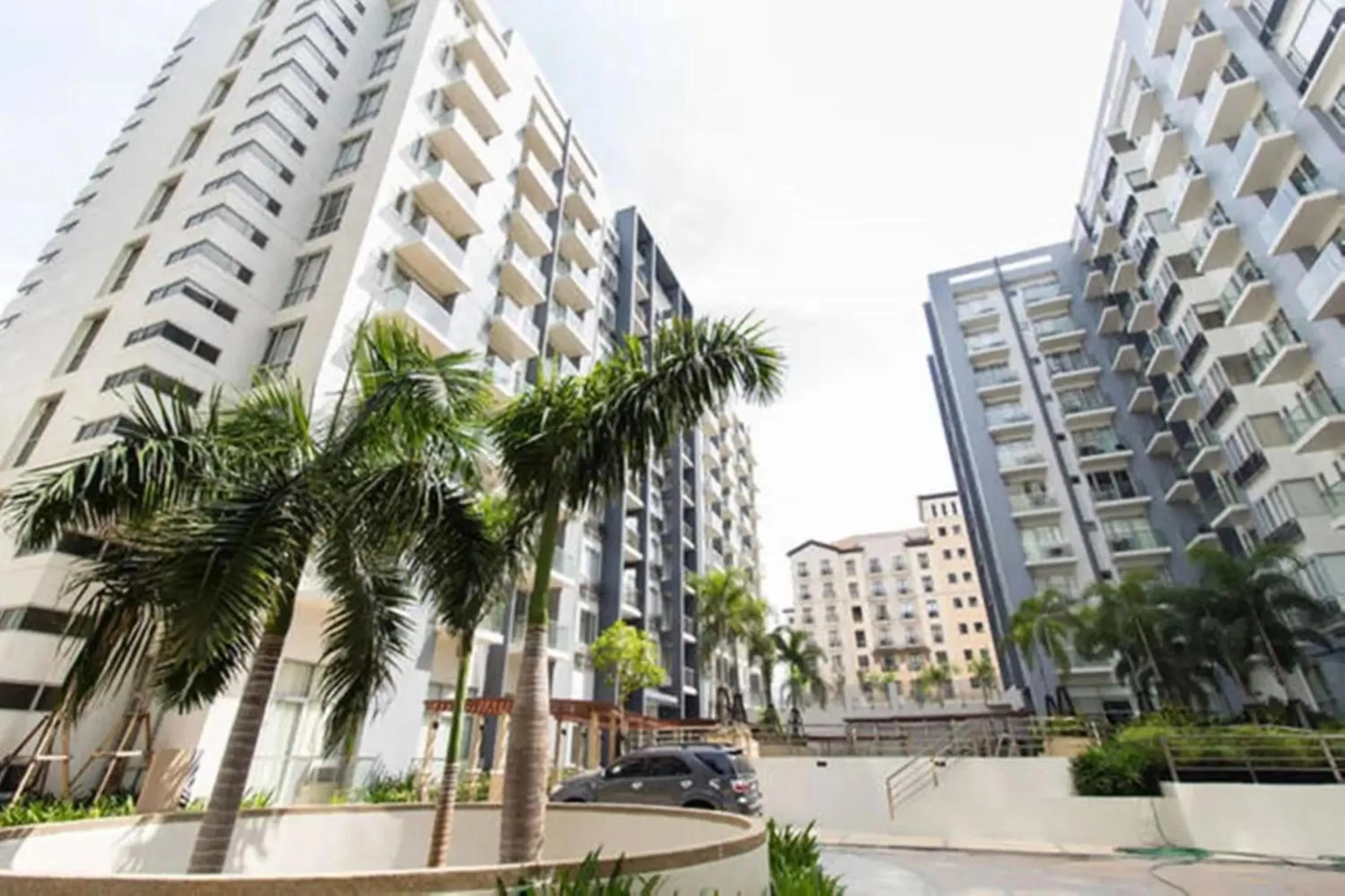 Property building in Del's Condotel across NAIA Terminal 3