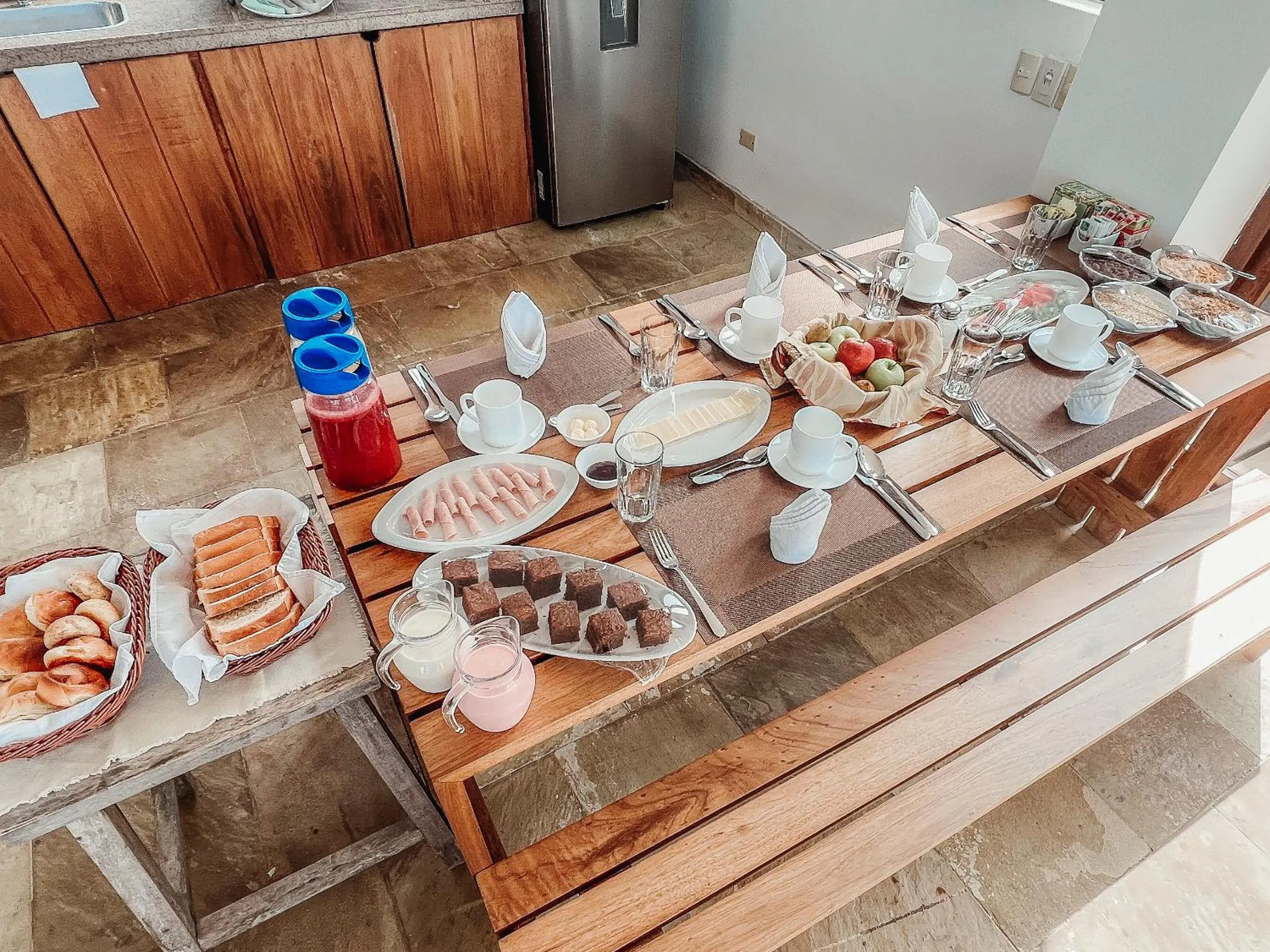 Food and drinks in Mi Playa Galapagos Beachfront Apartments