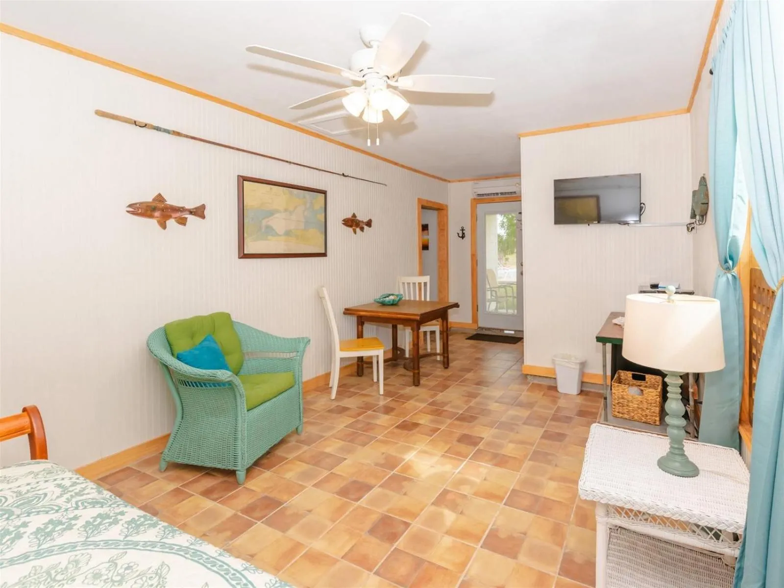 Property building, Bed in Captain Daves