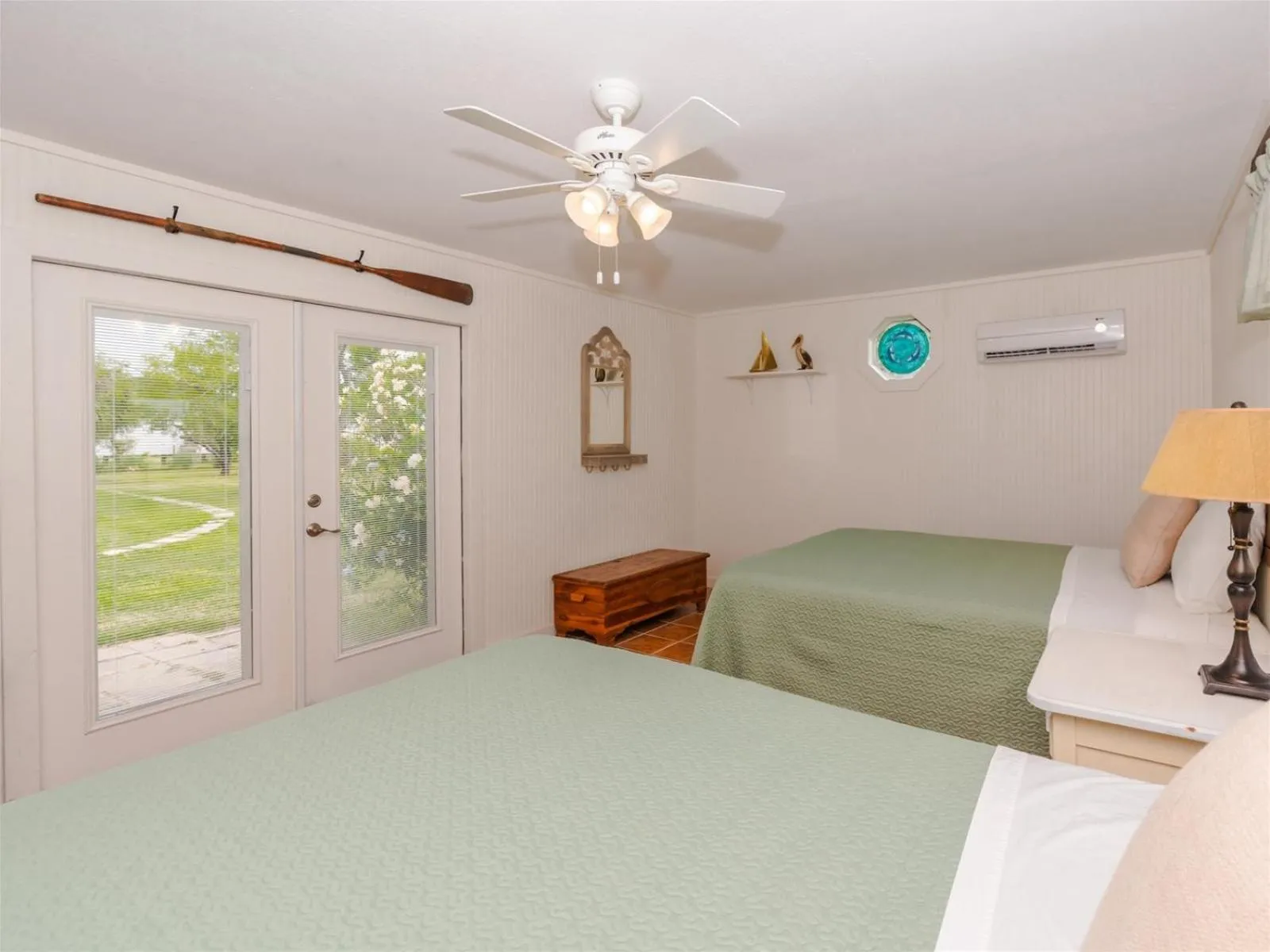 Property building, Bed in Captain Daves