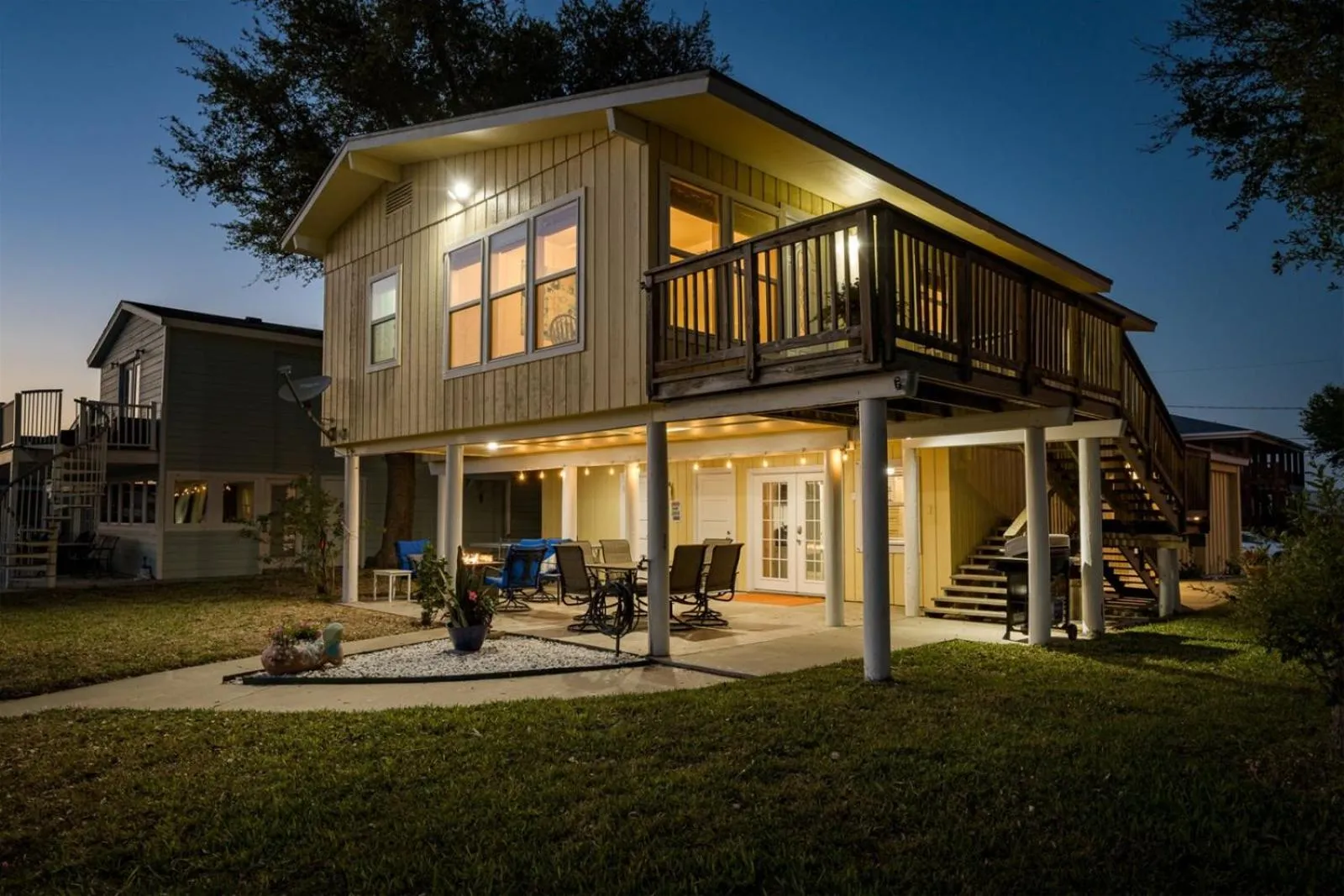 Property building in Catch & Play on Estes Bay