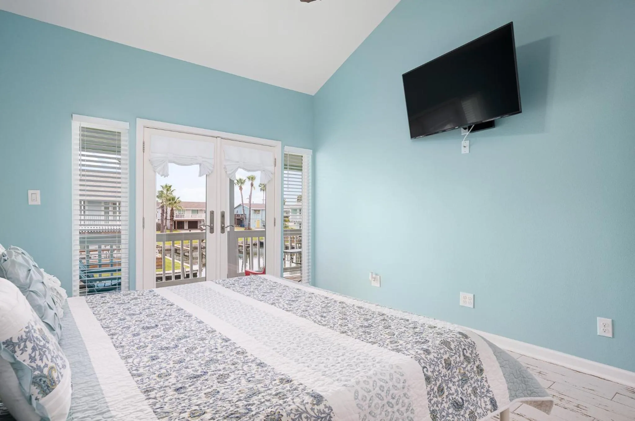 Property building, Bed in Coastal Bliss