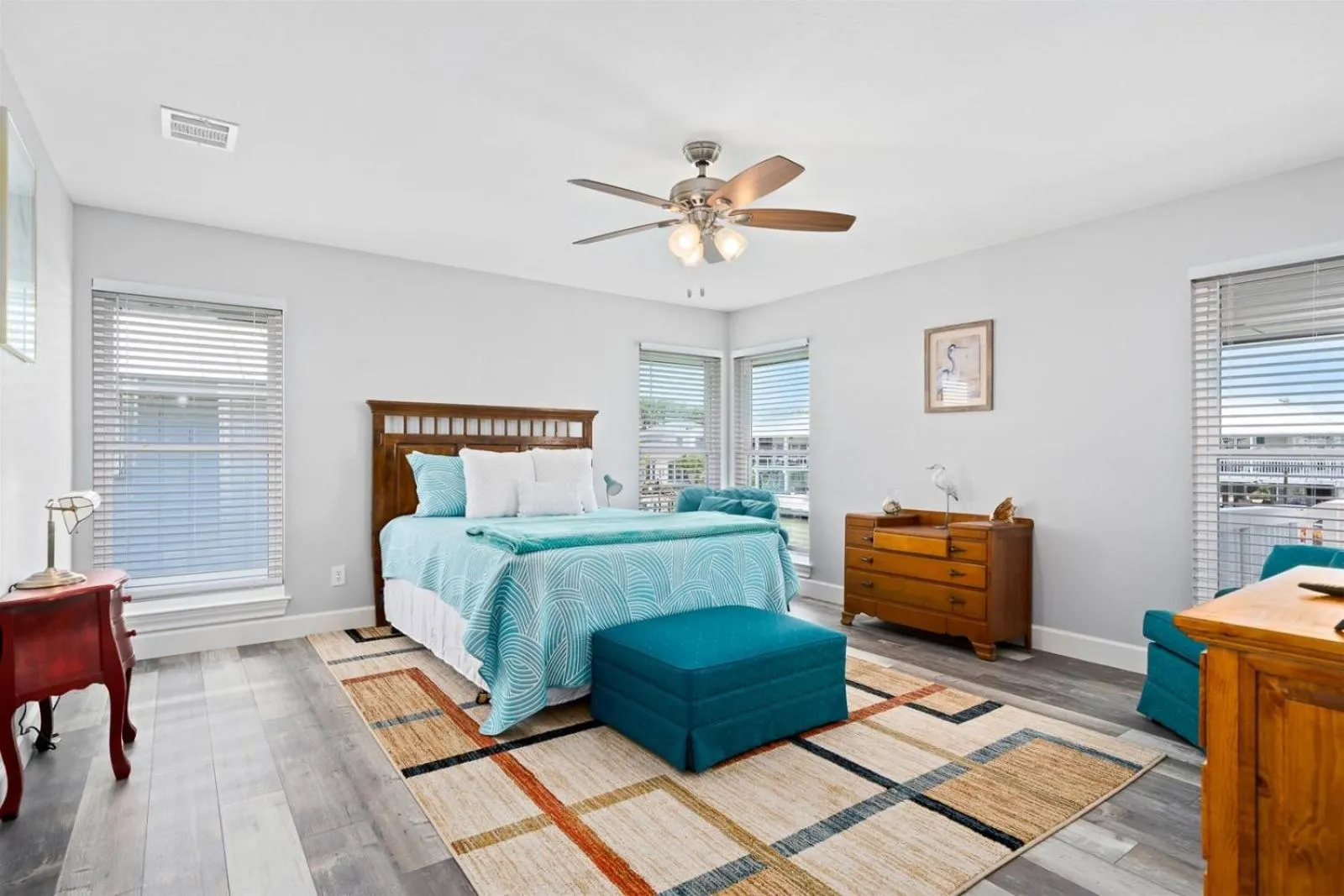 Property building, Bed in Edgewater Escape