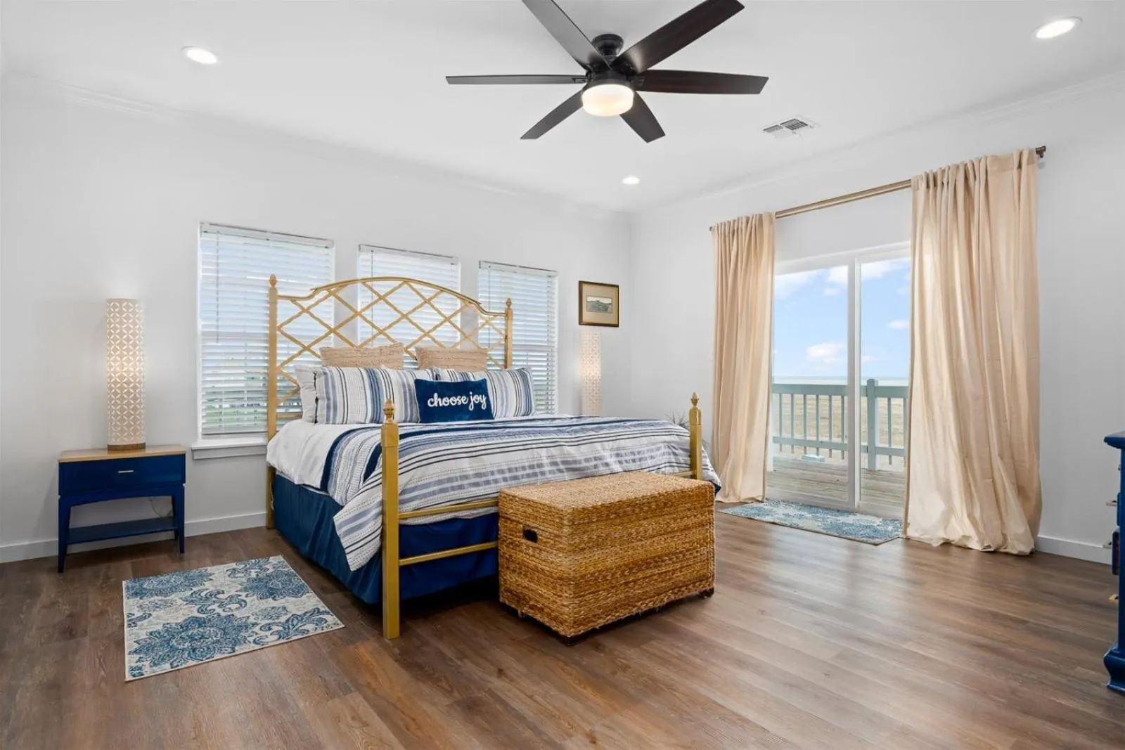 Property building, Bed in Lucky13