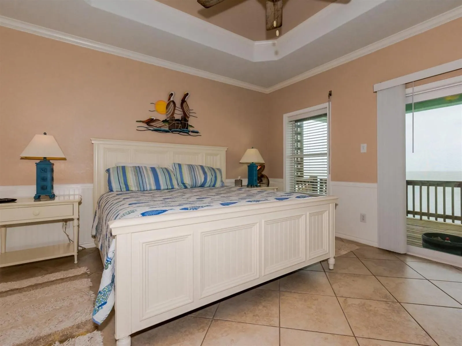 Property building, Bed in Pelican Point