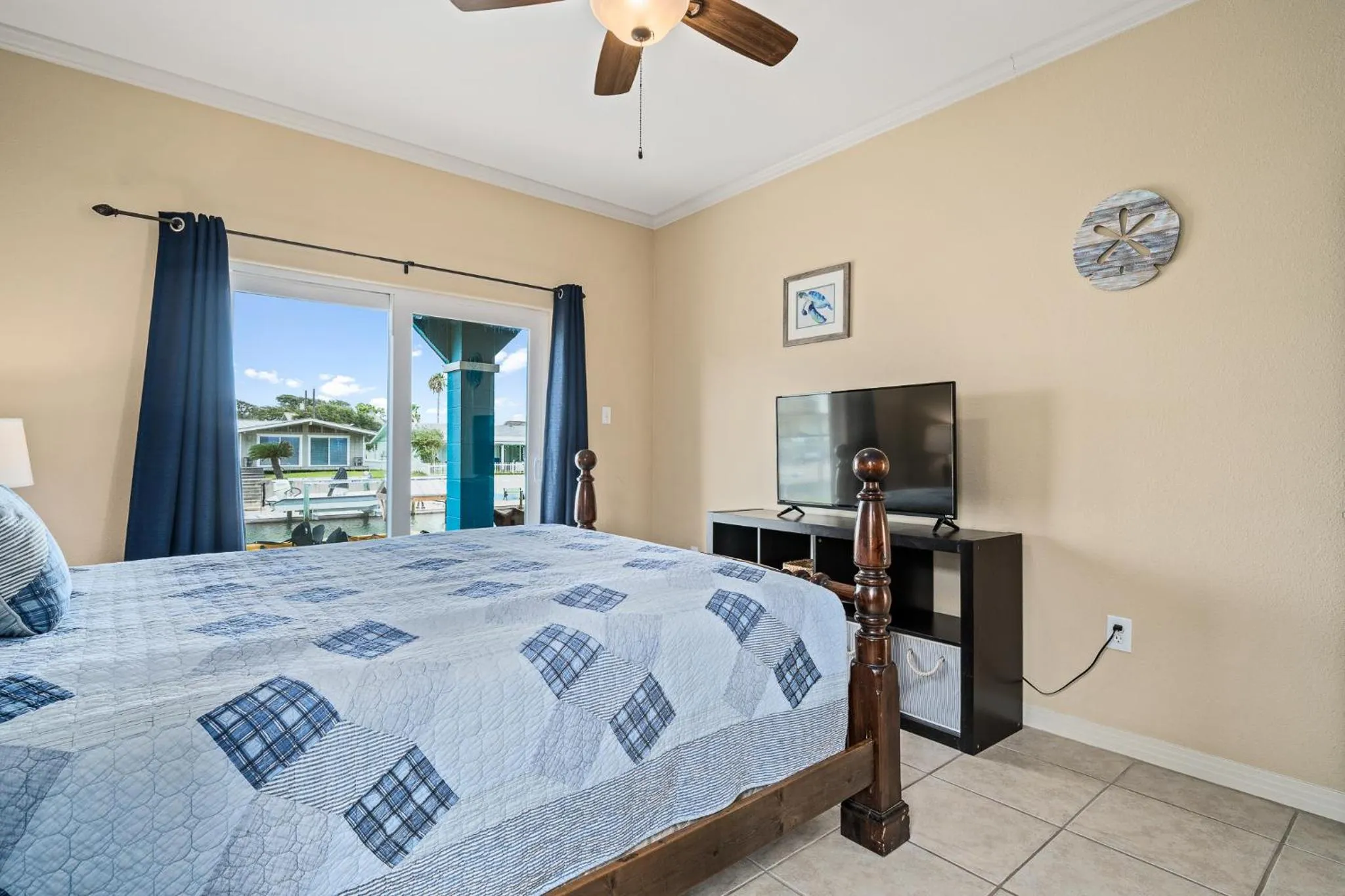 Property building, Bed in Pickled Pirate