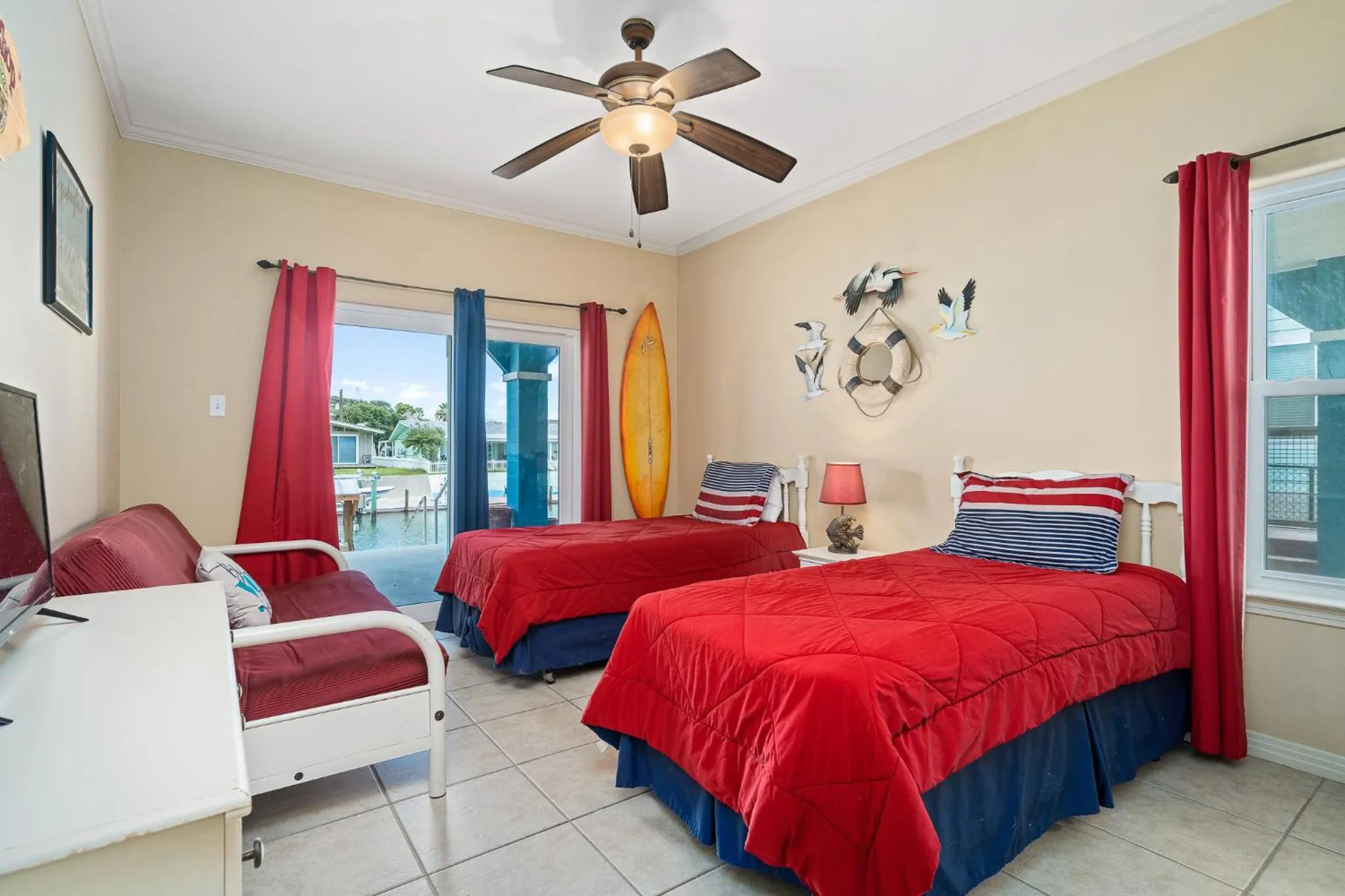 Property building, Bed in Pickled Pirate