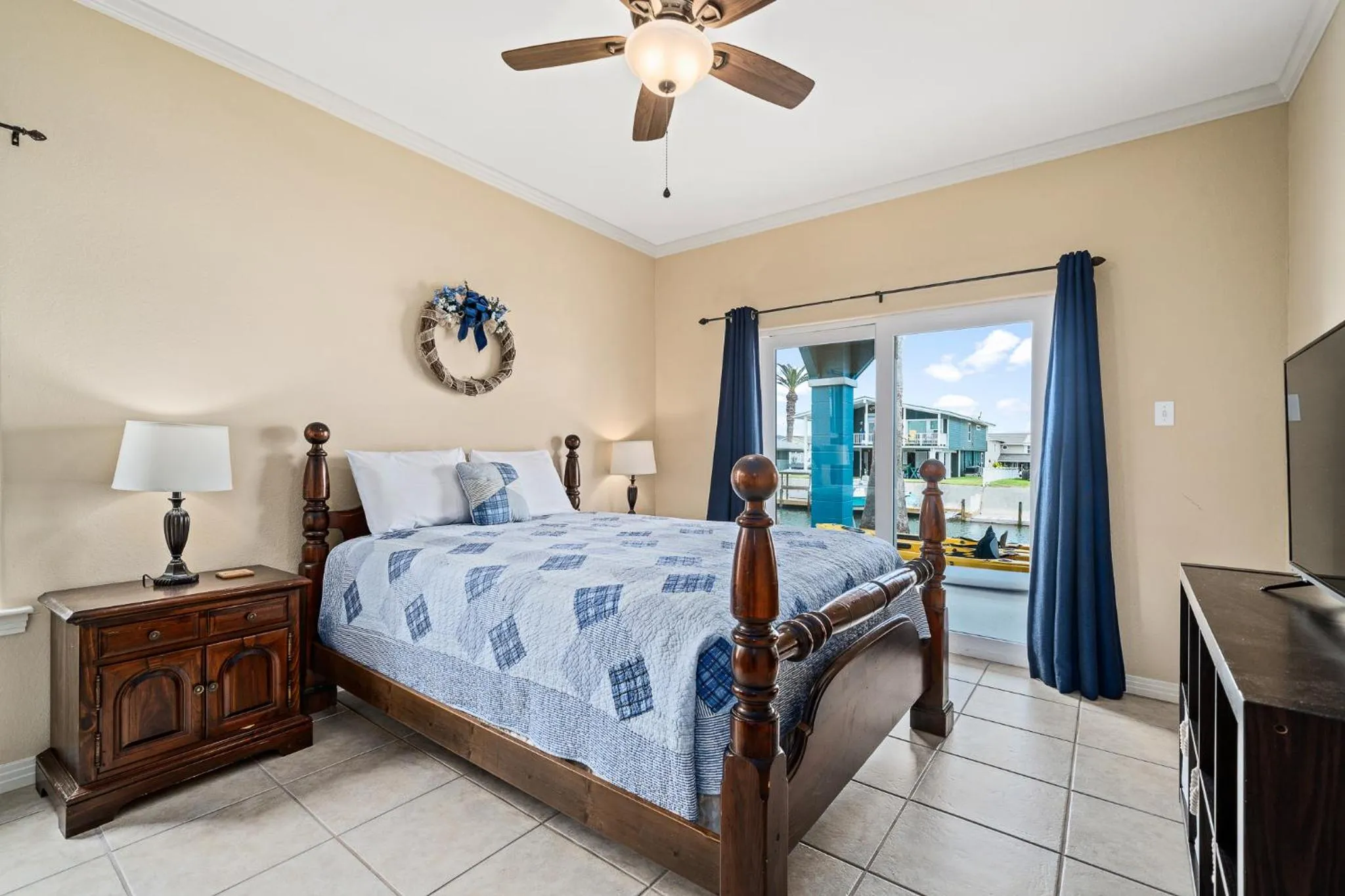 Property building, Bed in Pickled Pirate