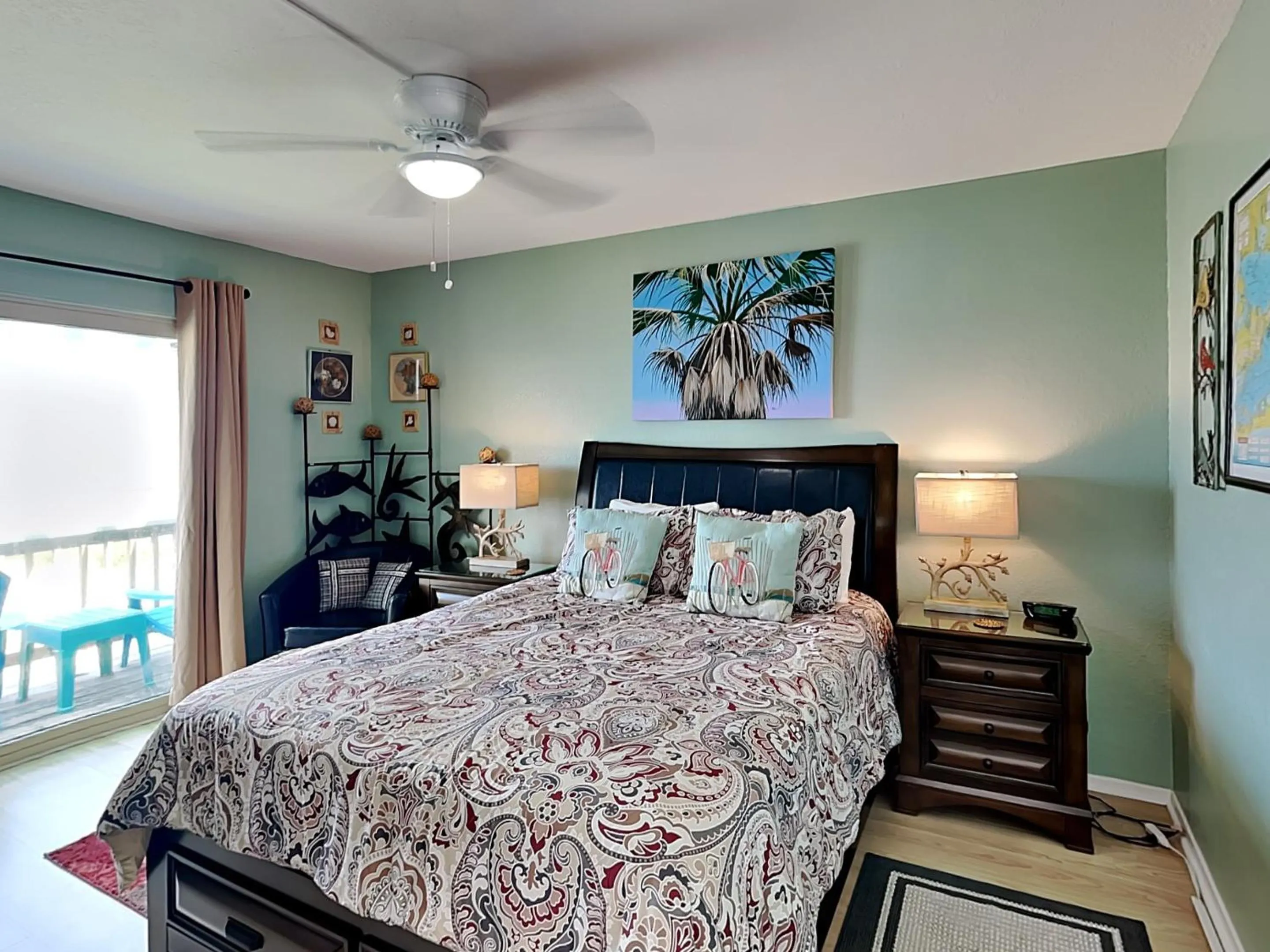 Property building, Bed in Golden Gull