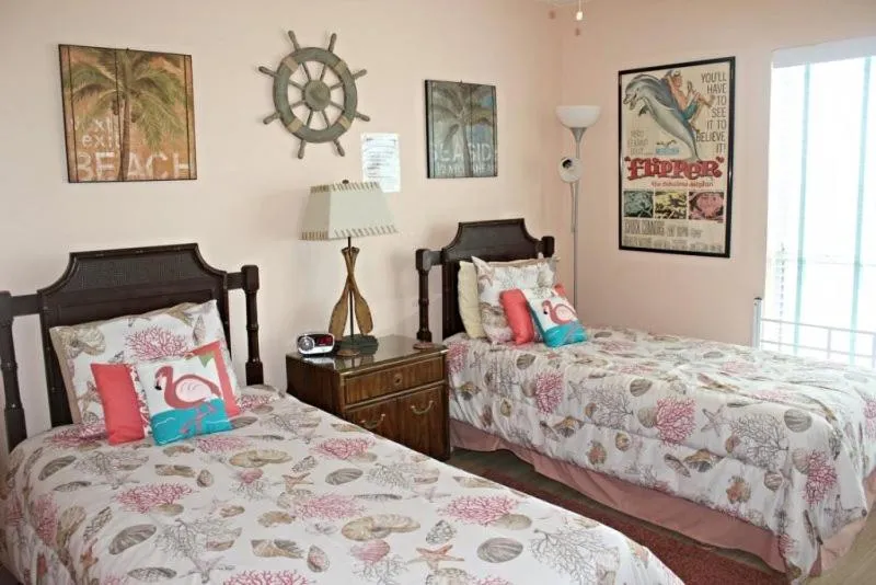 Property building, Bed in Golden Gull