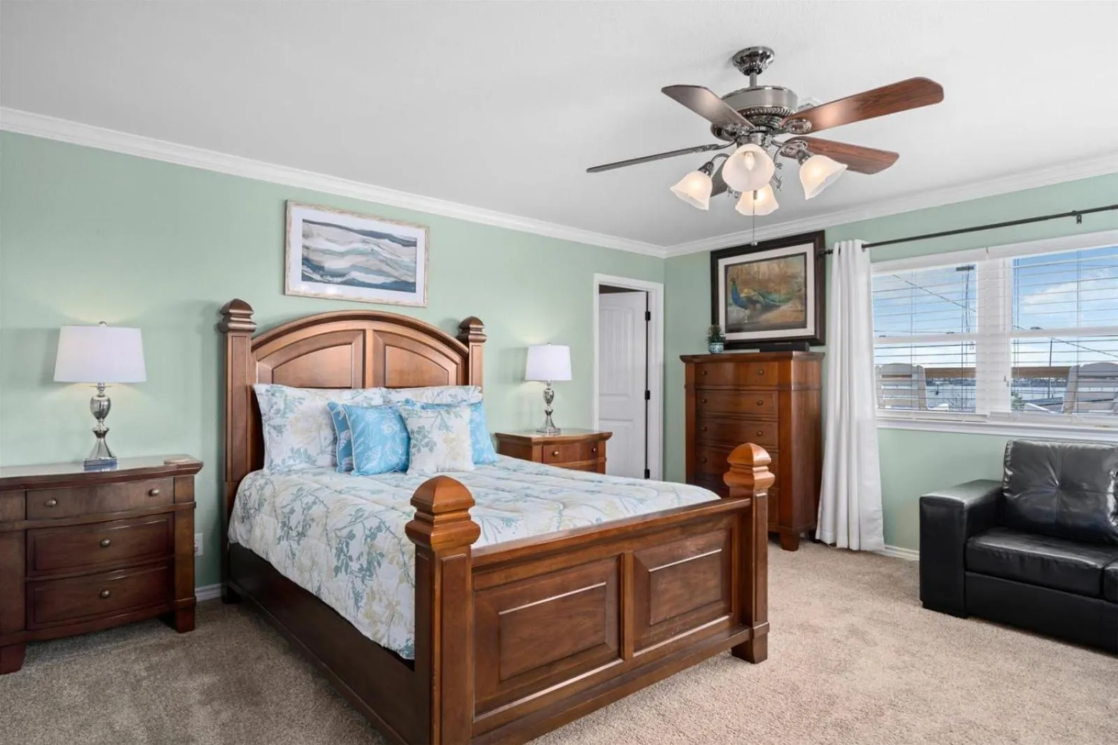 Property building, Bed in Texas Tiki