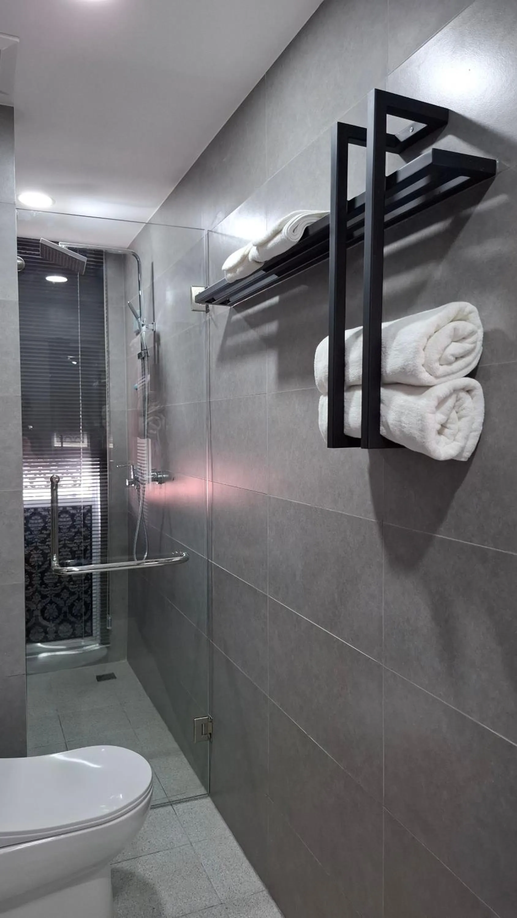 Shower in Sok Hotel And Coffee Siem Reap