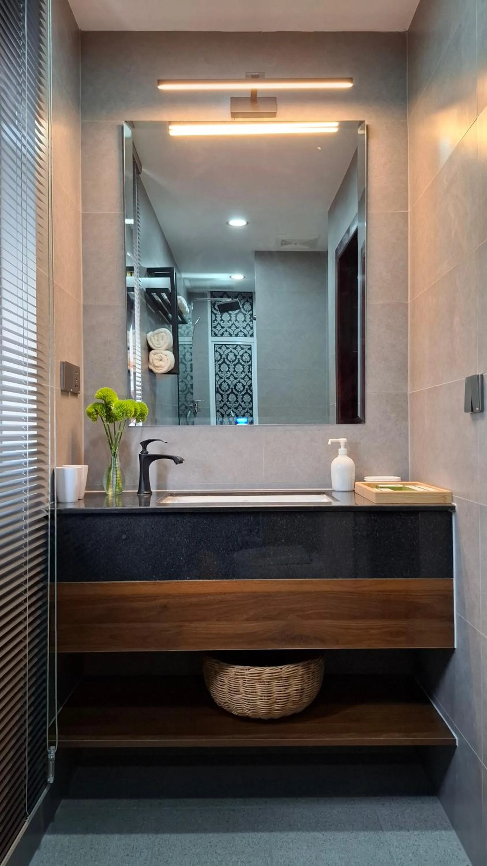 Shower in Sok Hotel And Coffee Siem Reap