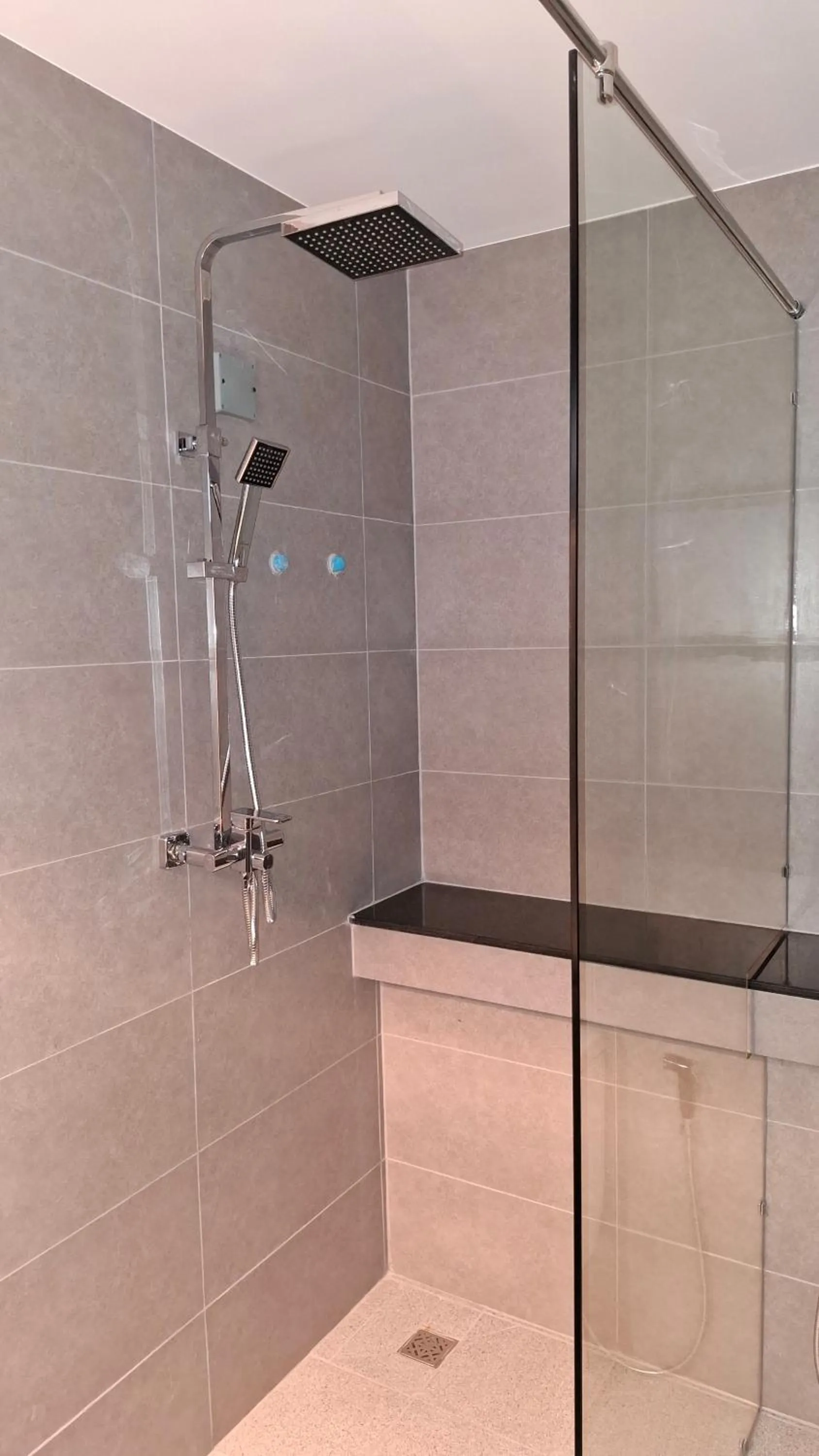 Shower in Sok Hotel And Coffee Siem Reap