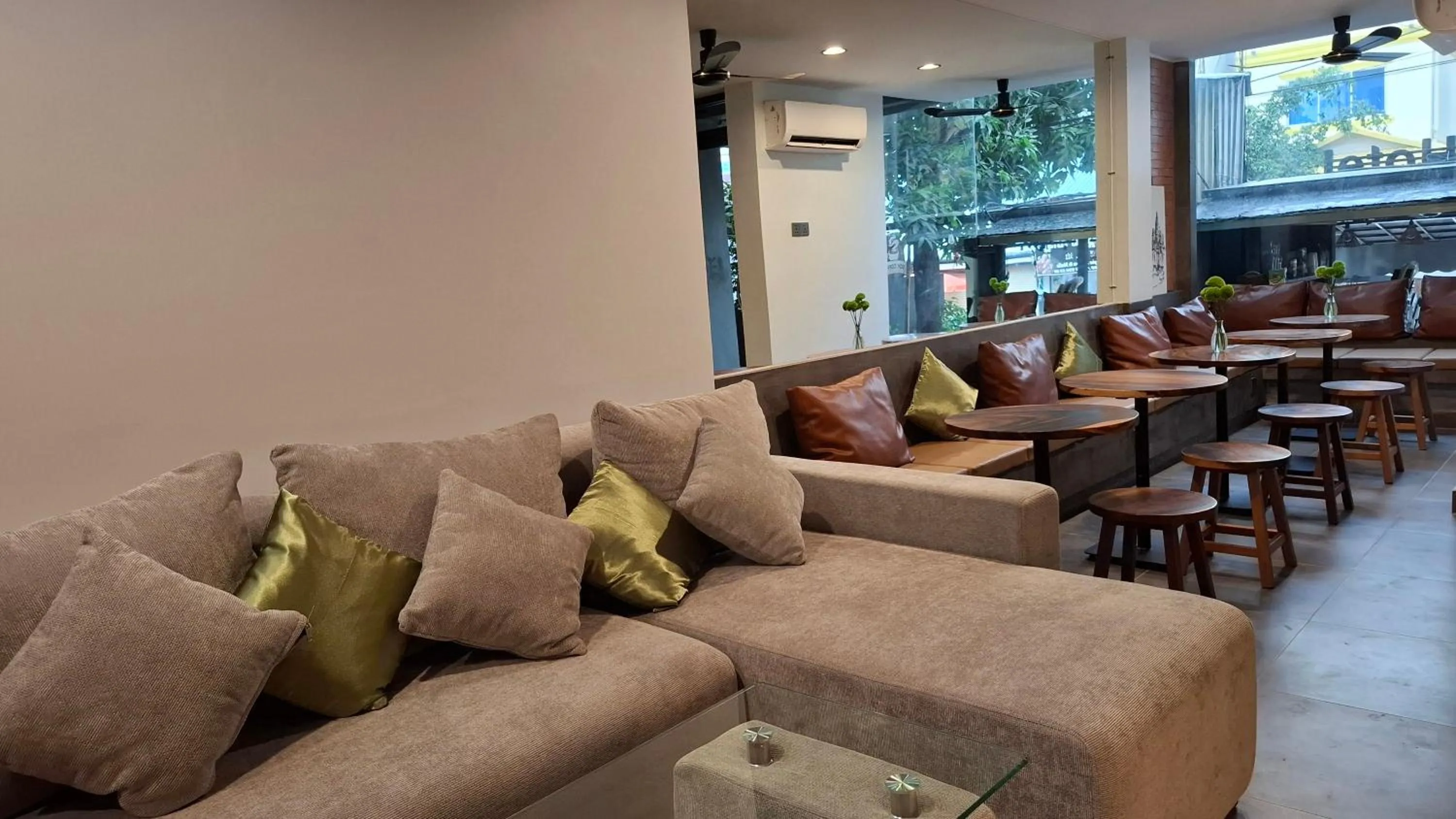 Living room in Sok Hotel And Coffee Siem Reap