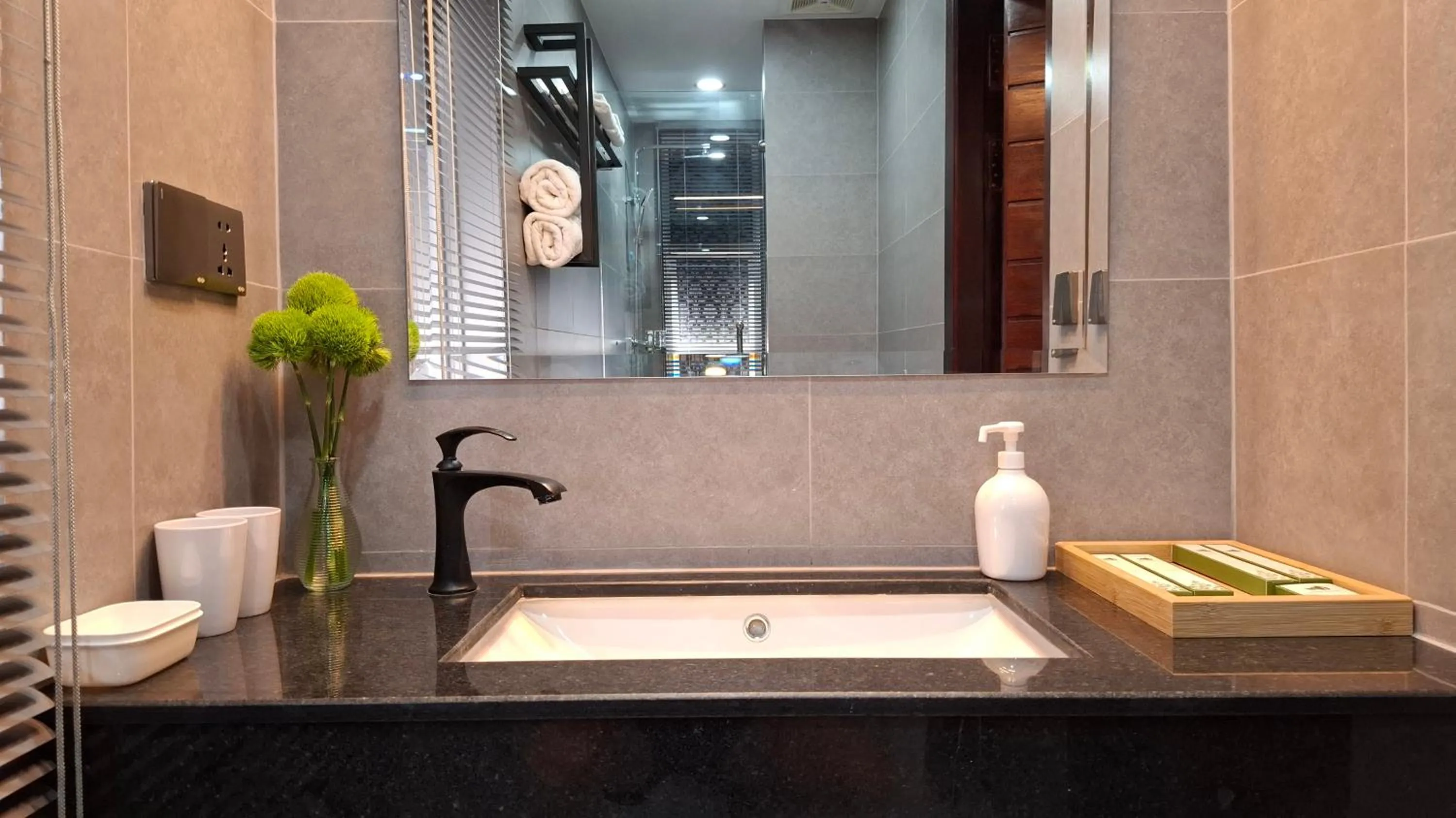 Shower in Sok Hotel And Coffee Siem Reap