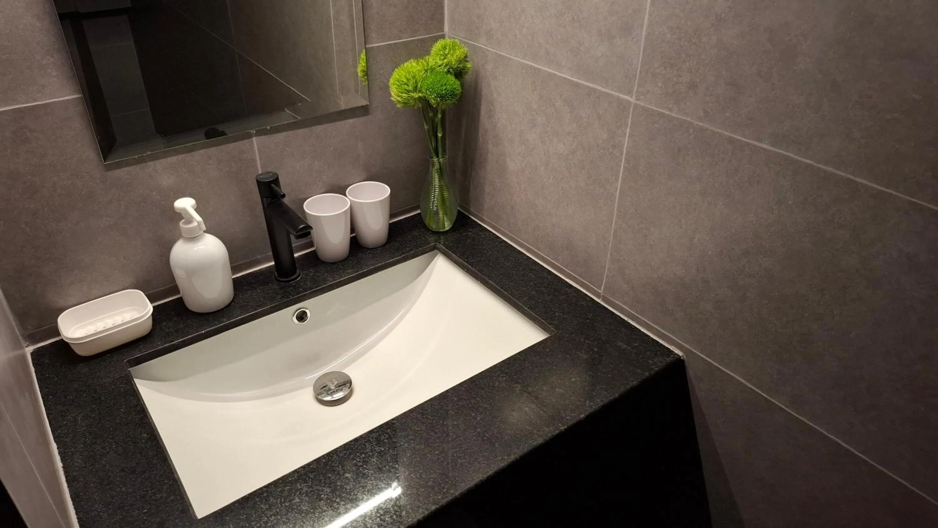 Shower in Sok Hotel And Coffee Siem Reap