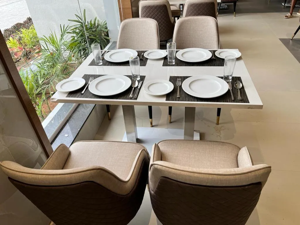 Restaurant/places to eat in Kyriad Prestige Ilkal