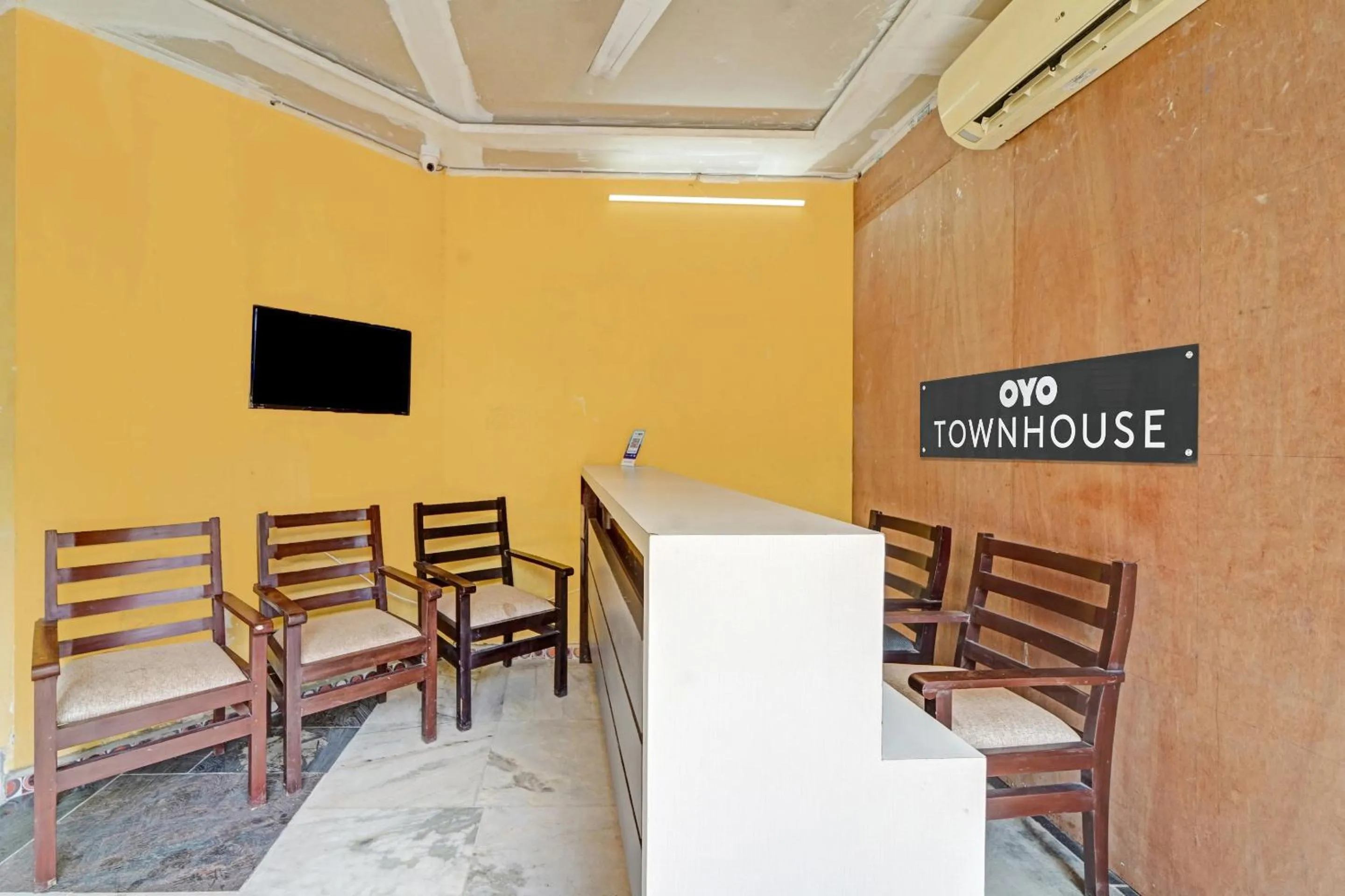 Lobby or reception in Collection O by OYO Yash Inn