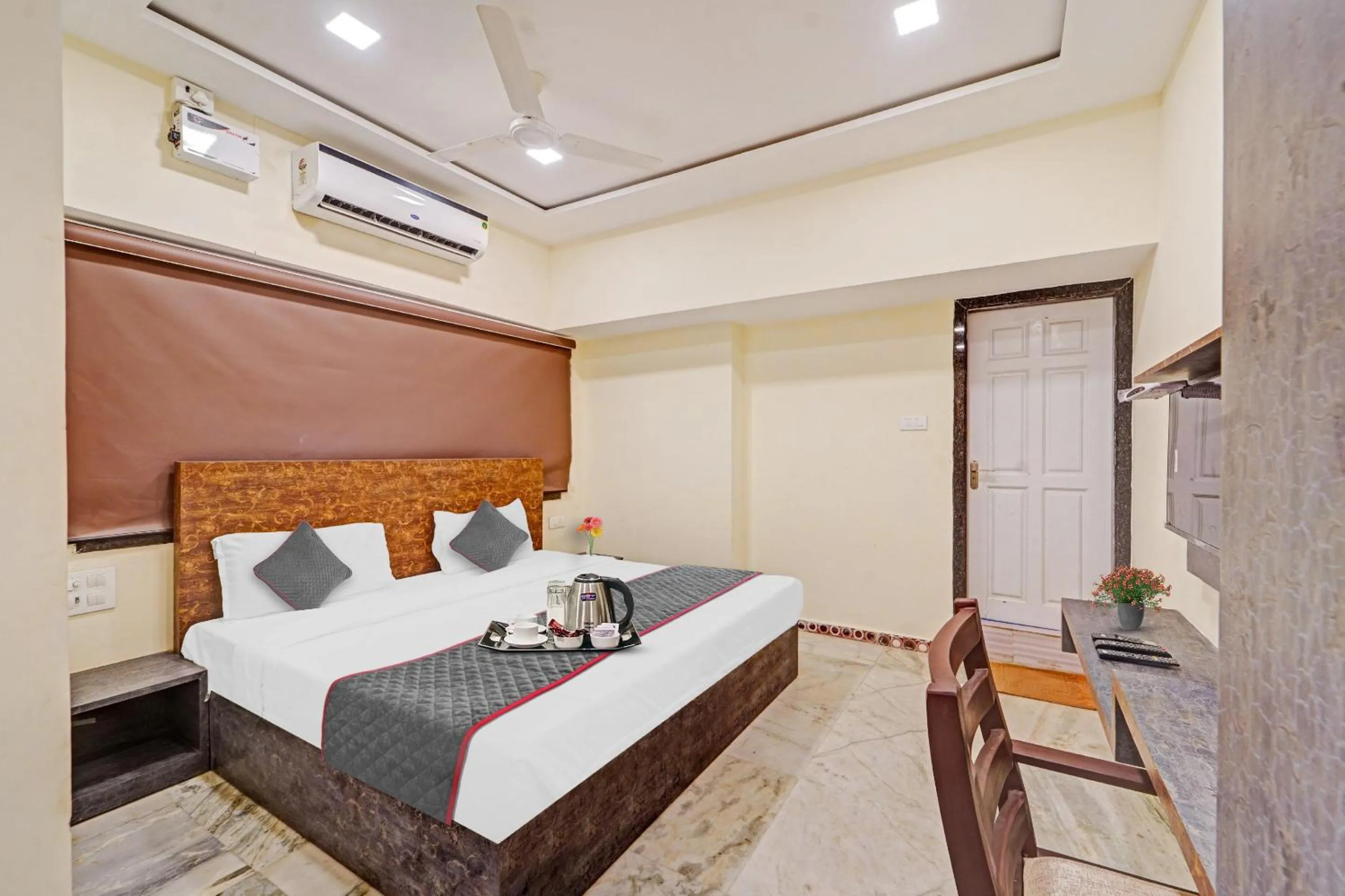 Bedroom, Bed in Collection O by OYO Yash Inn