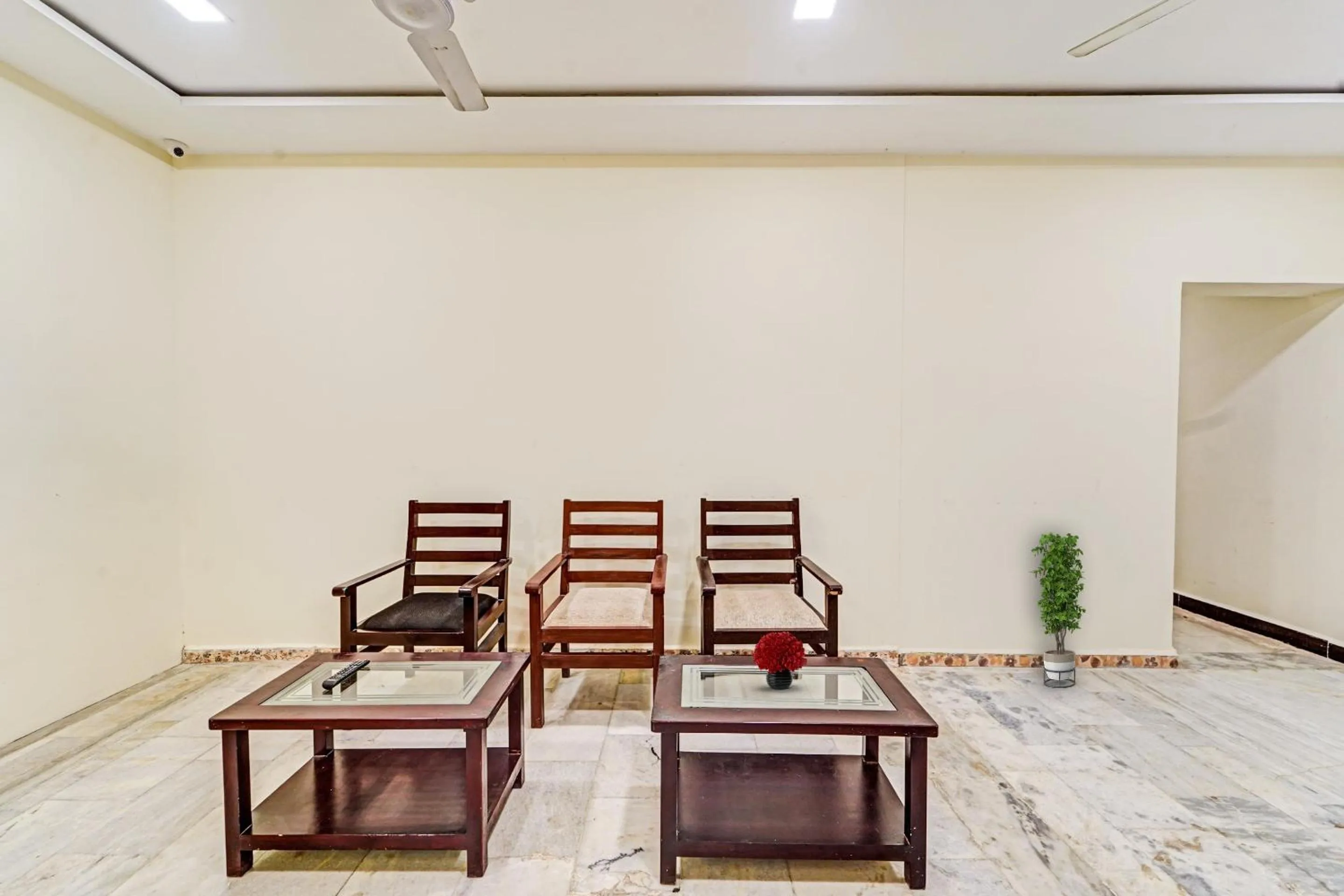 Lobby or reception in Collection O by OYO Yash Inn