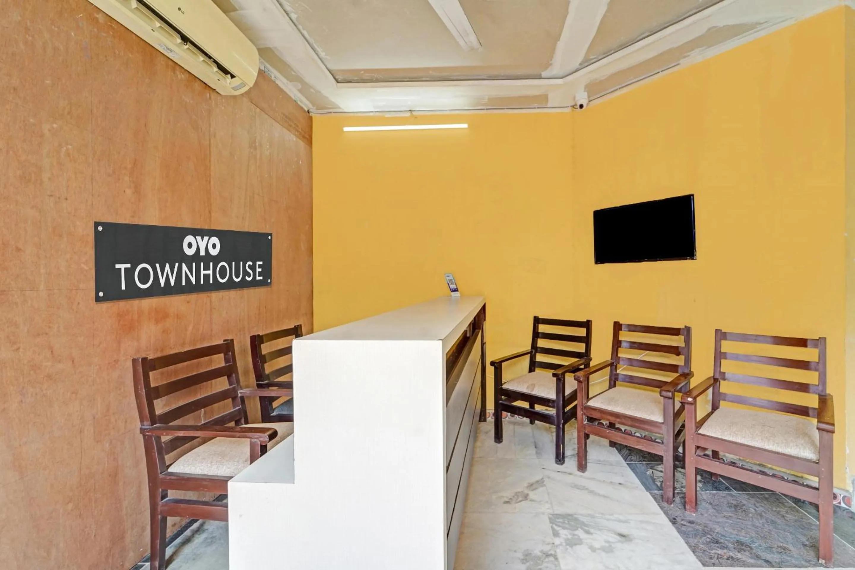 Lobby or reception in Collection O by OYO Yash Inn